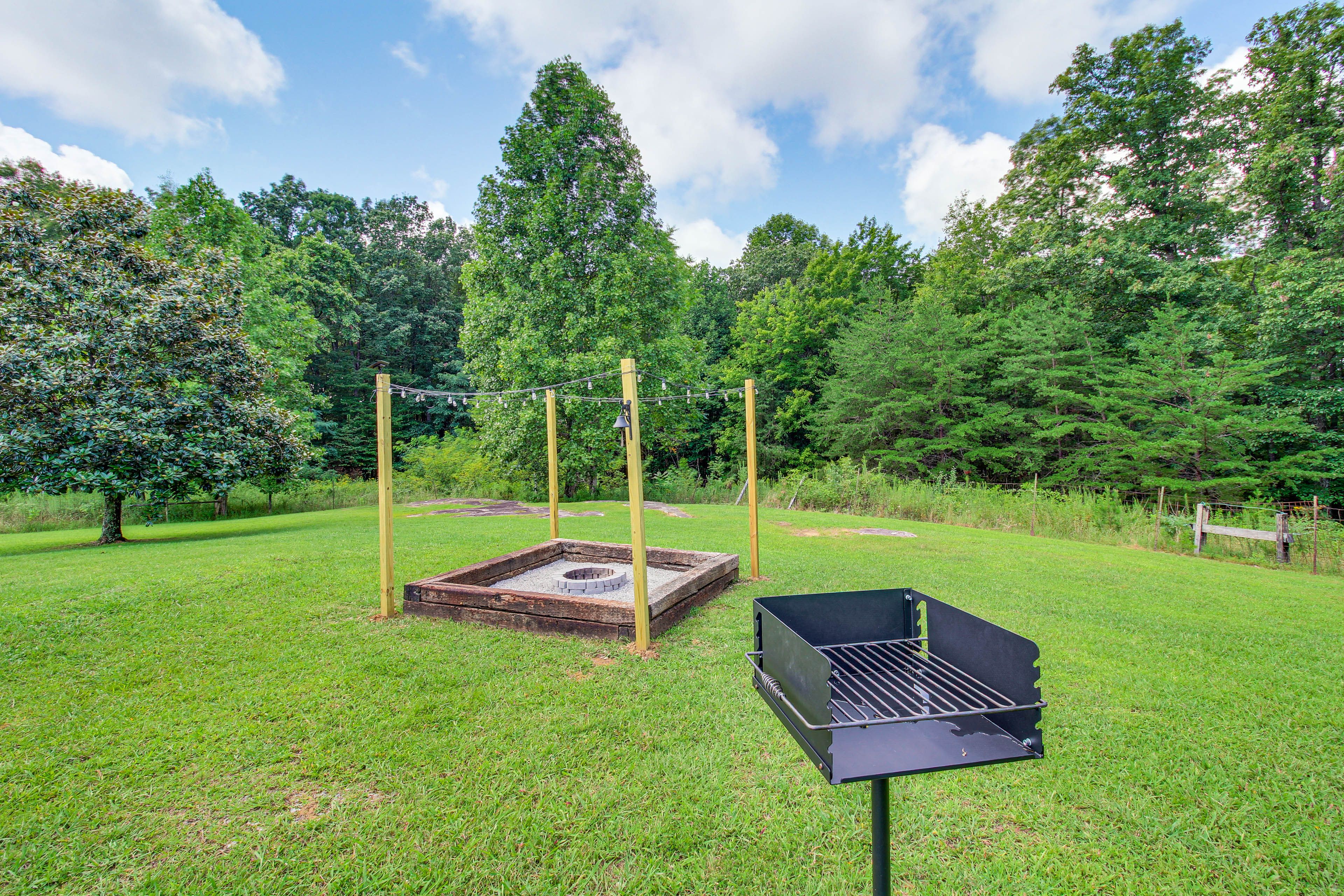 Yard | Charcoal Grill | Fire Pit