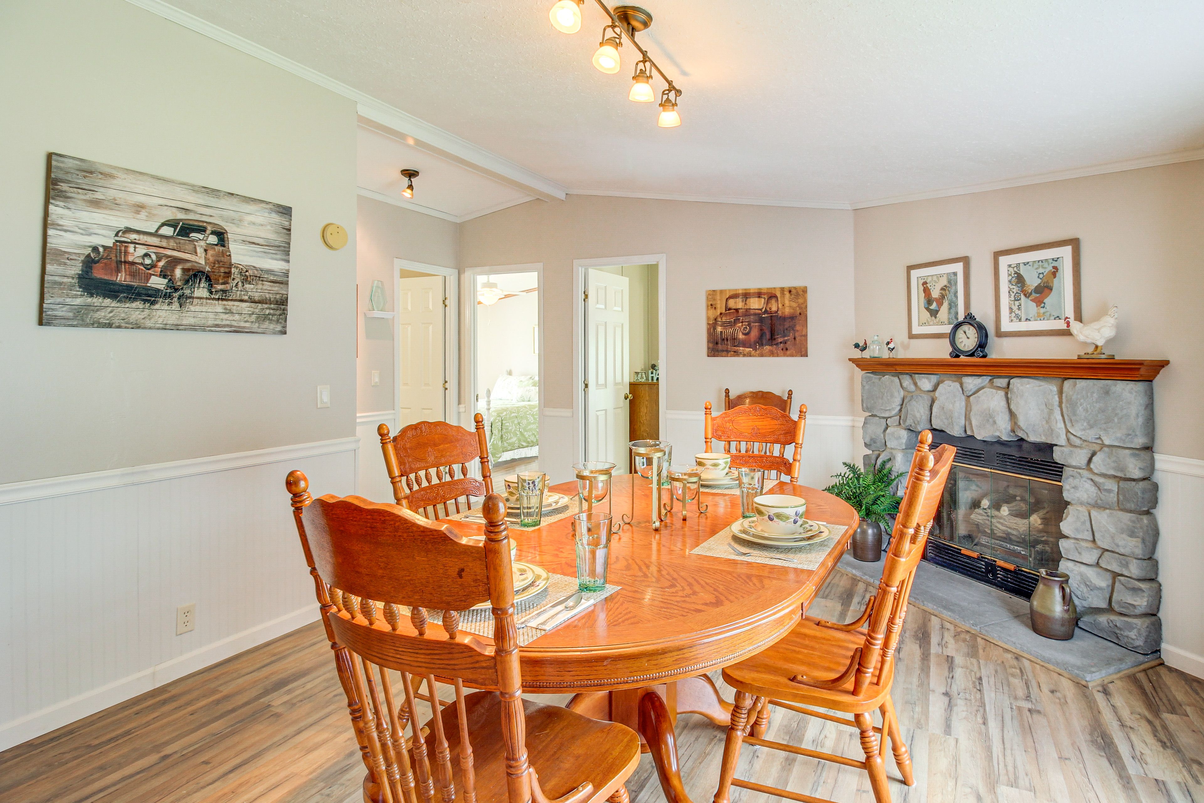 Dining Area | Fireplace