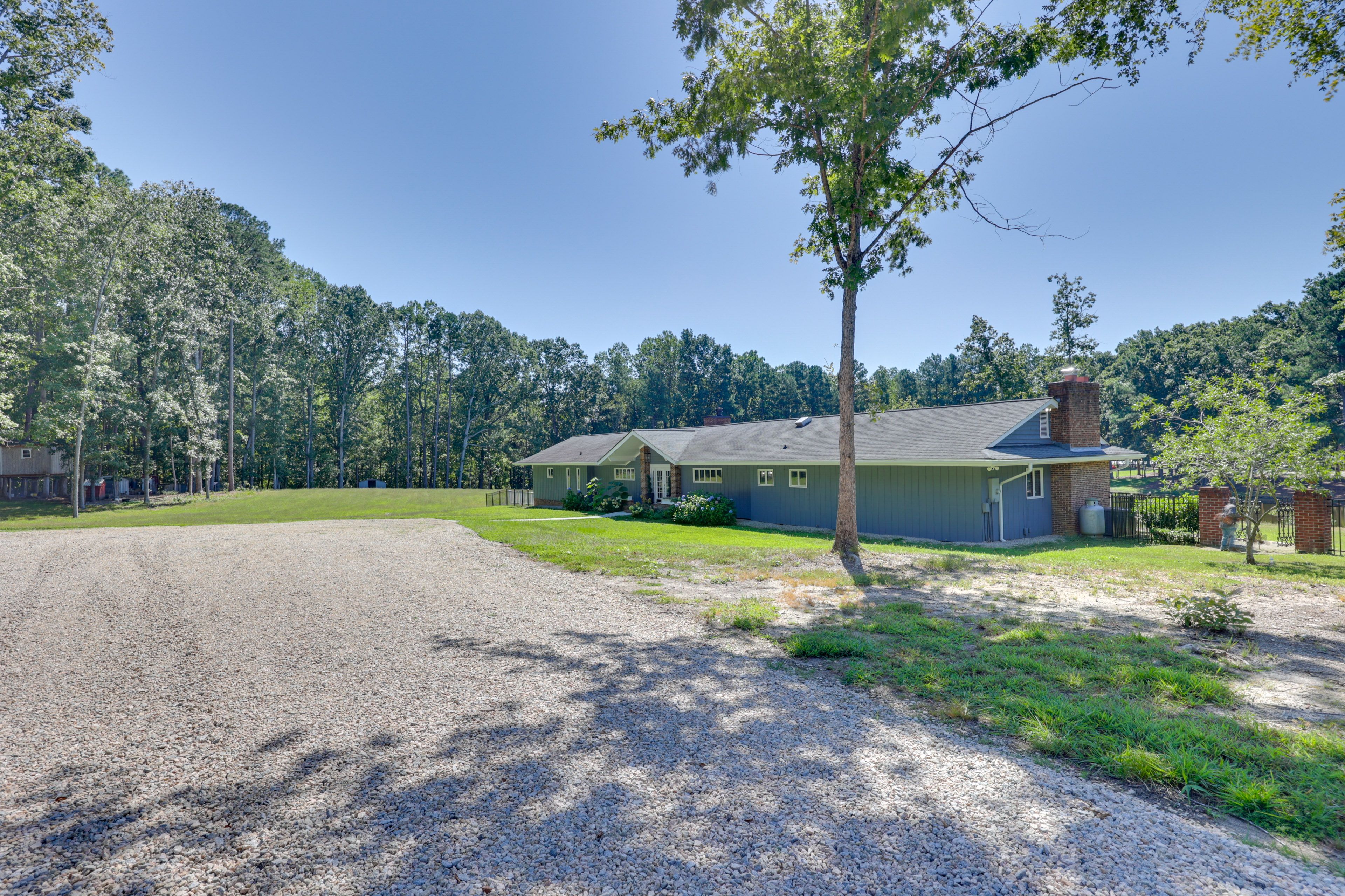 Parking | Driveway (4 Vehicles)