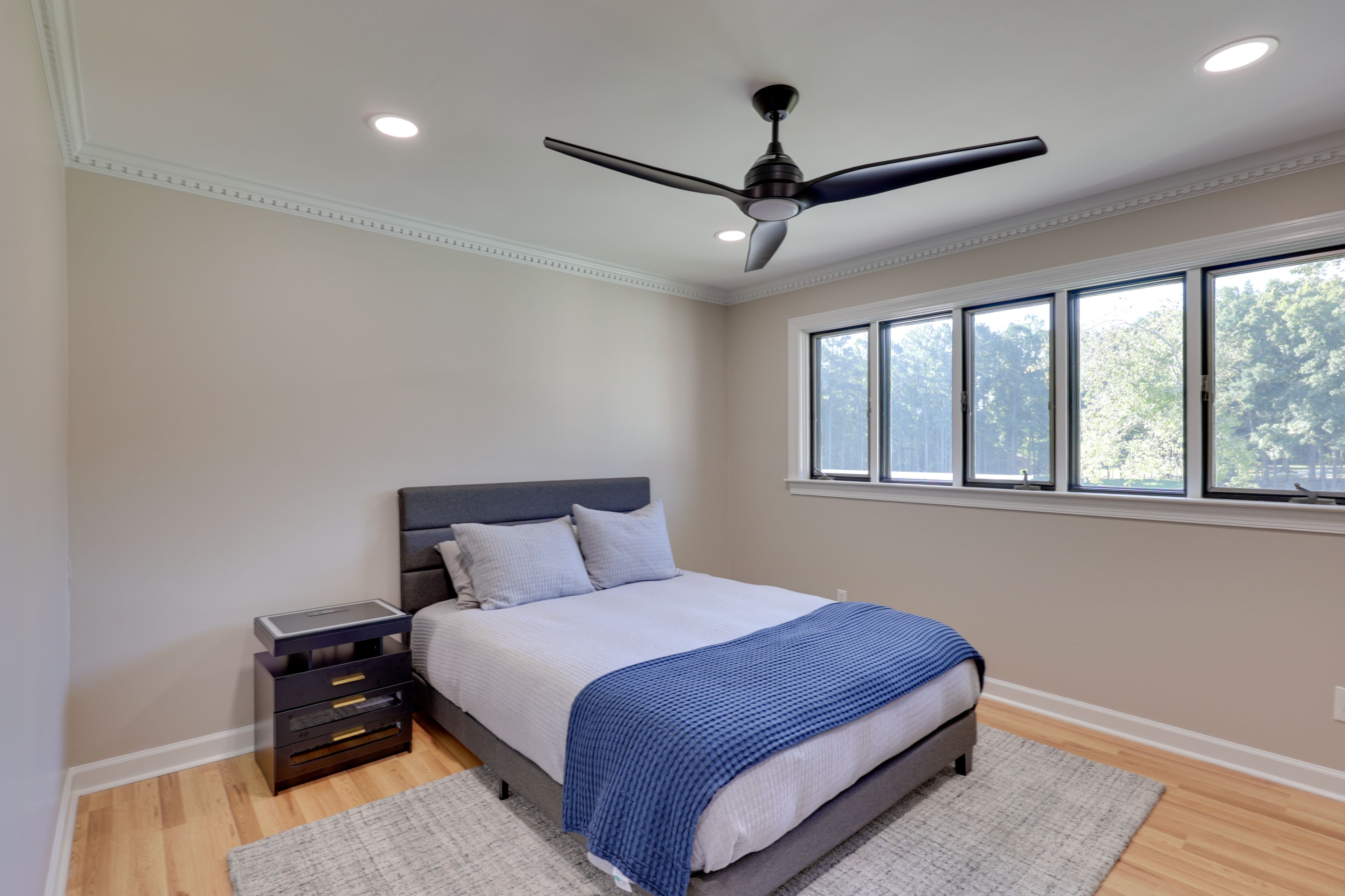 Bedroom 2 | Queen Bed