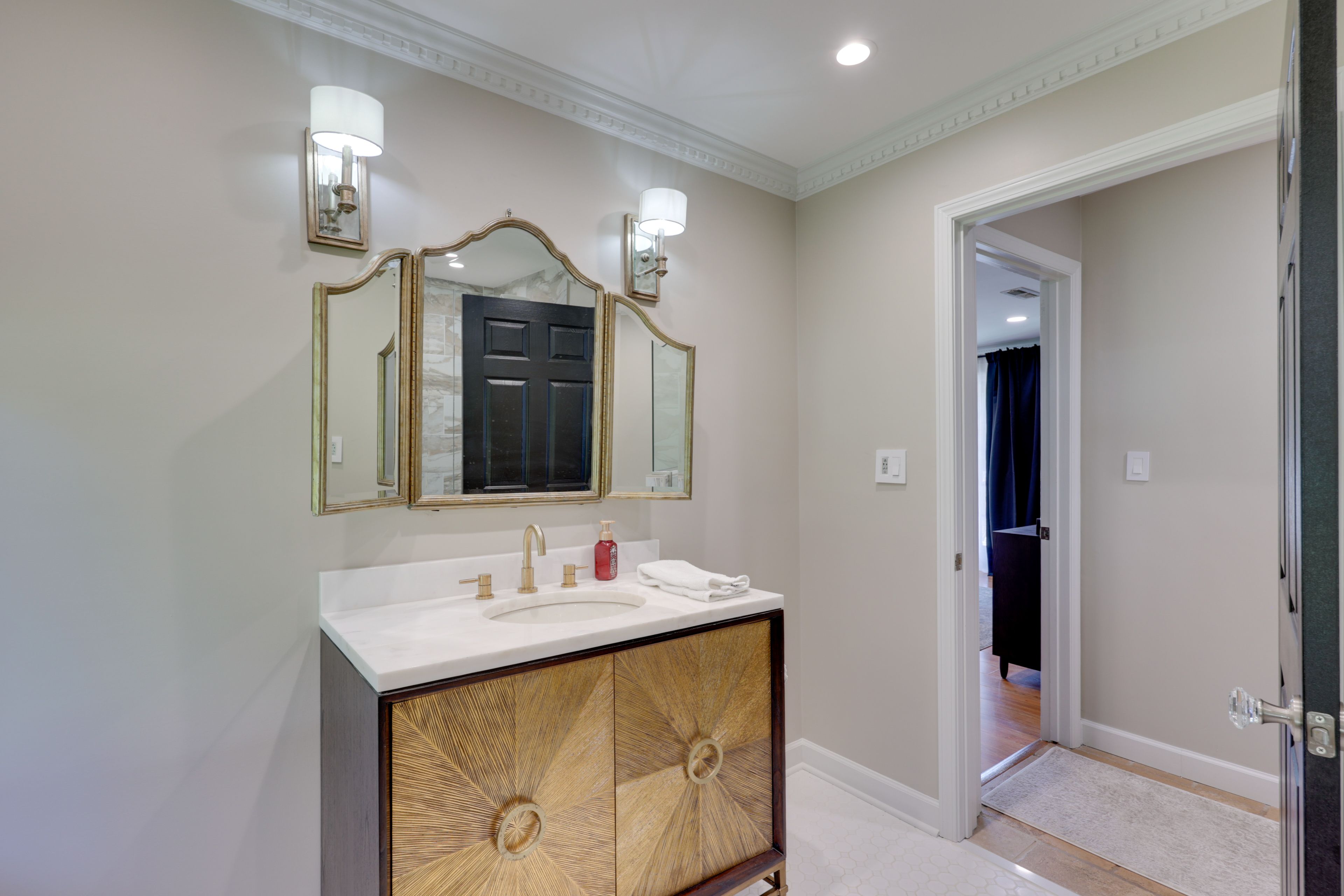 Full Bath | Towels | Hair Dryer