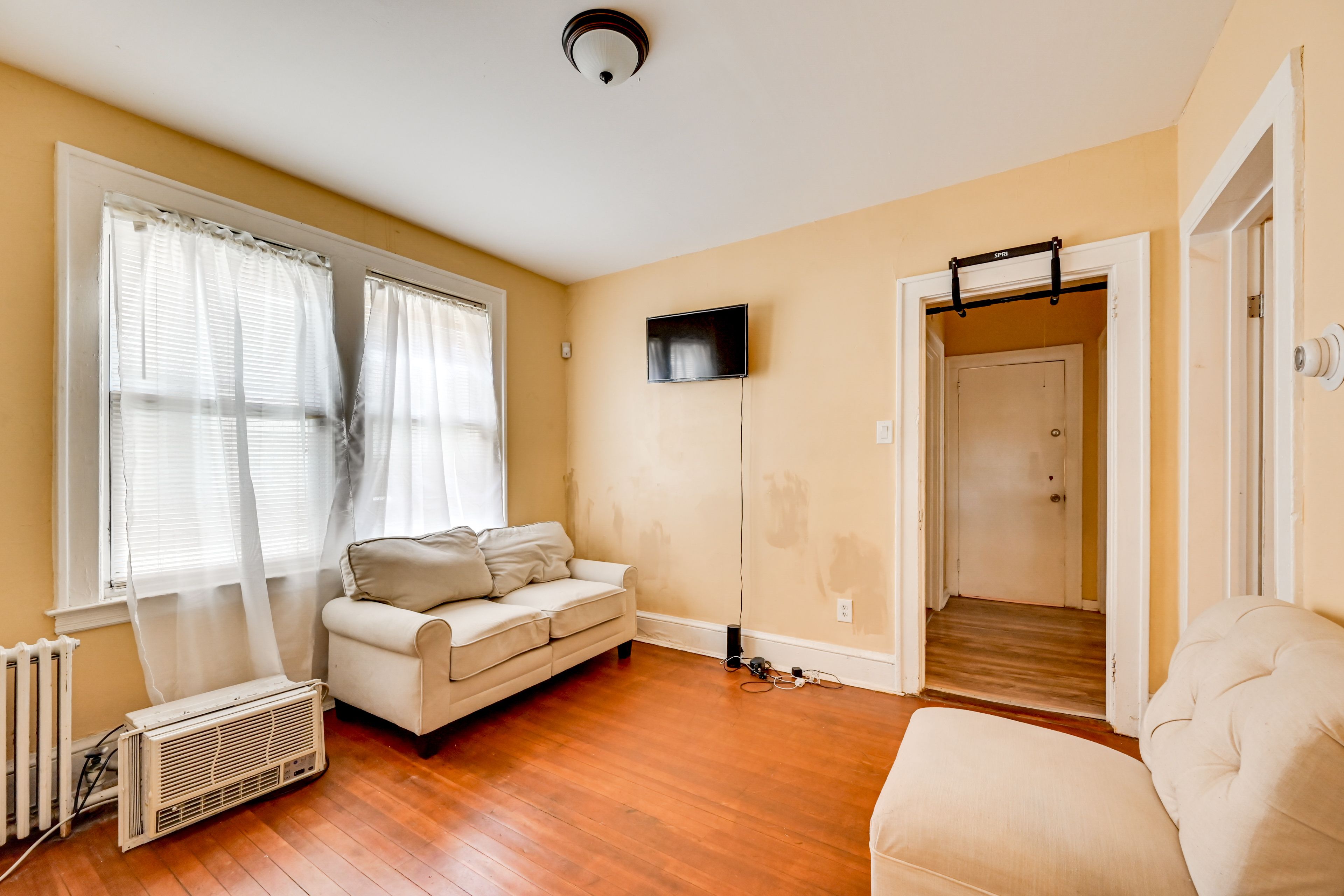 Living Room | Free WiFi | Roku TV