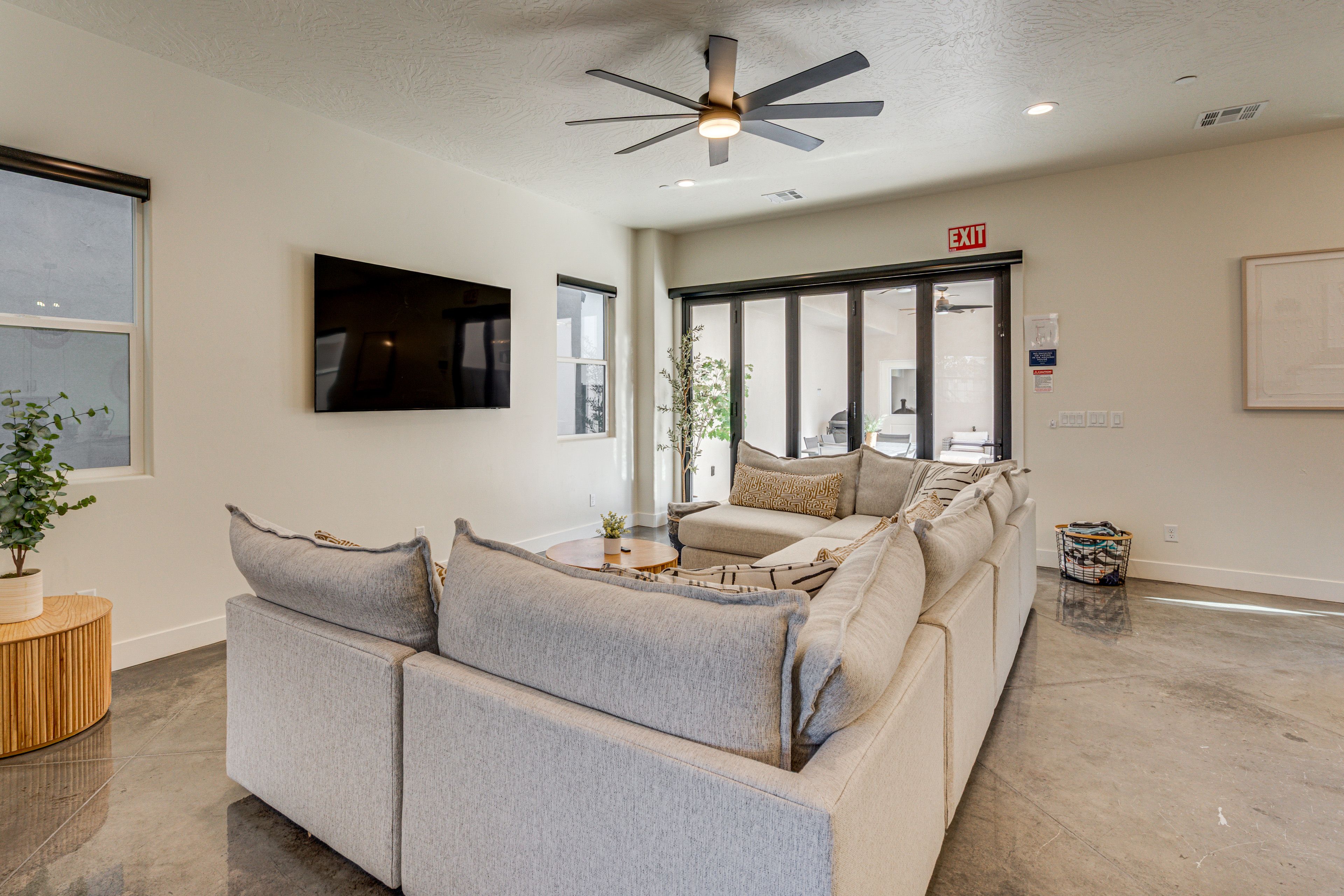 Family Room | 1st Floor | Smart TV | Free WiFi