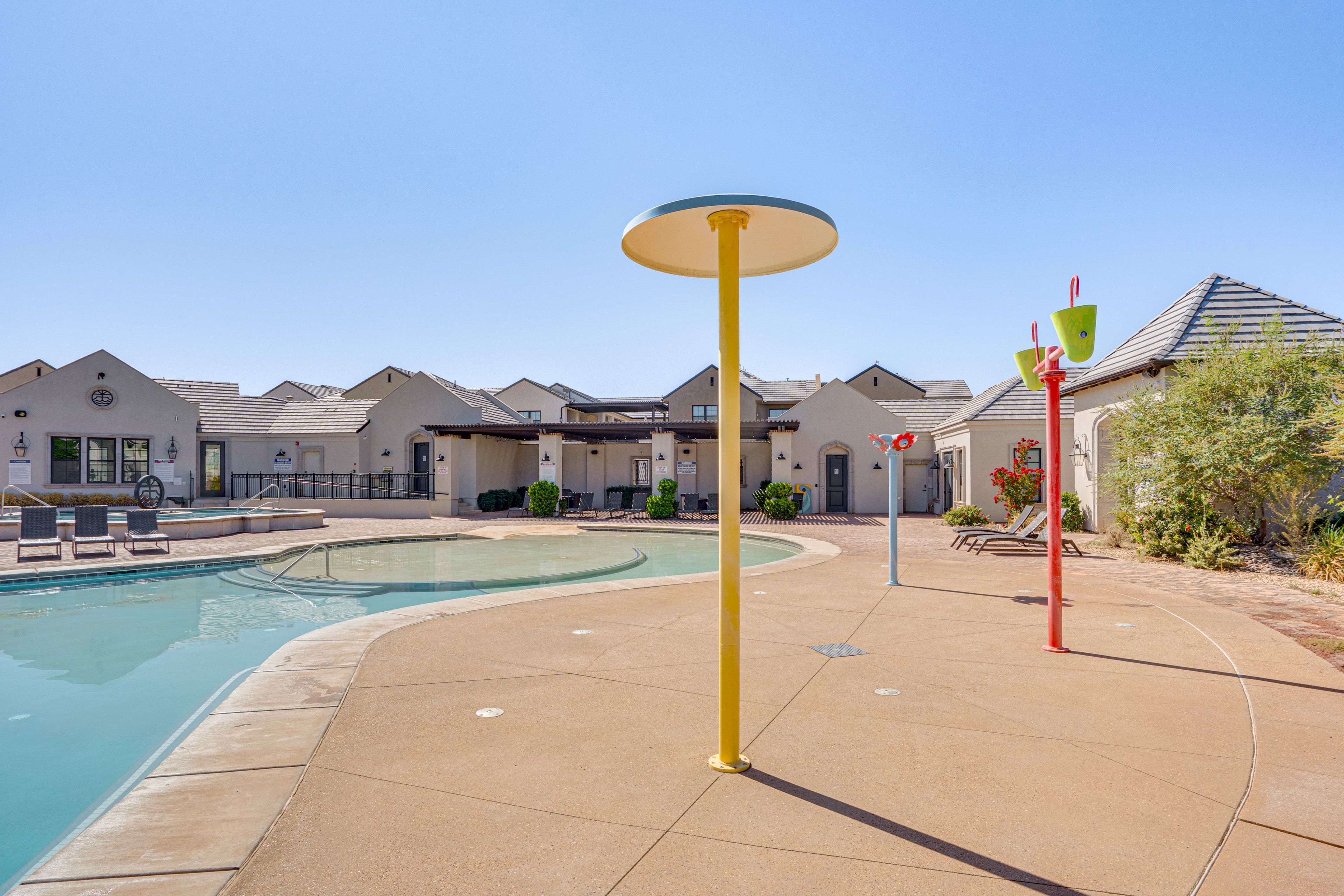 Community Amenities | Pool