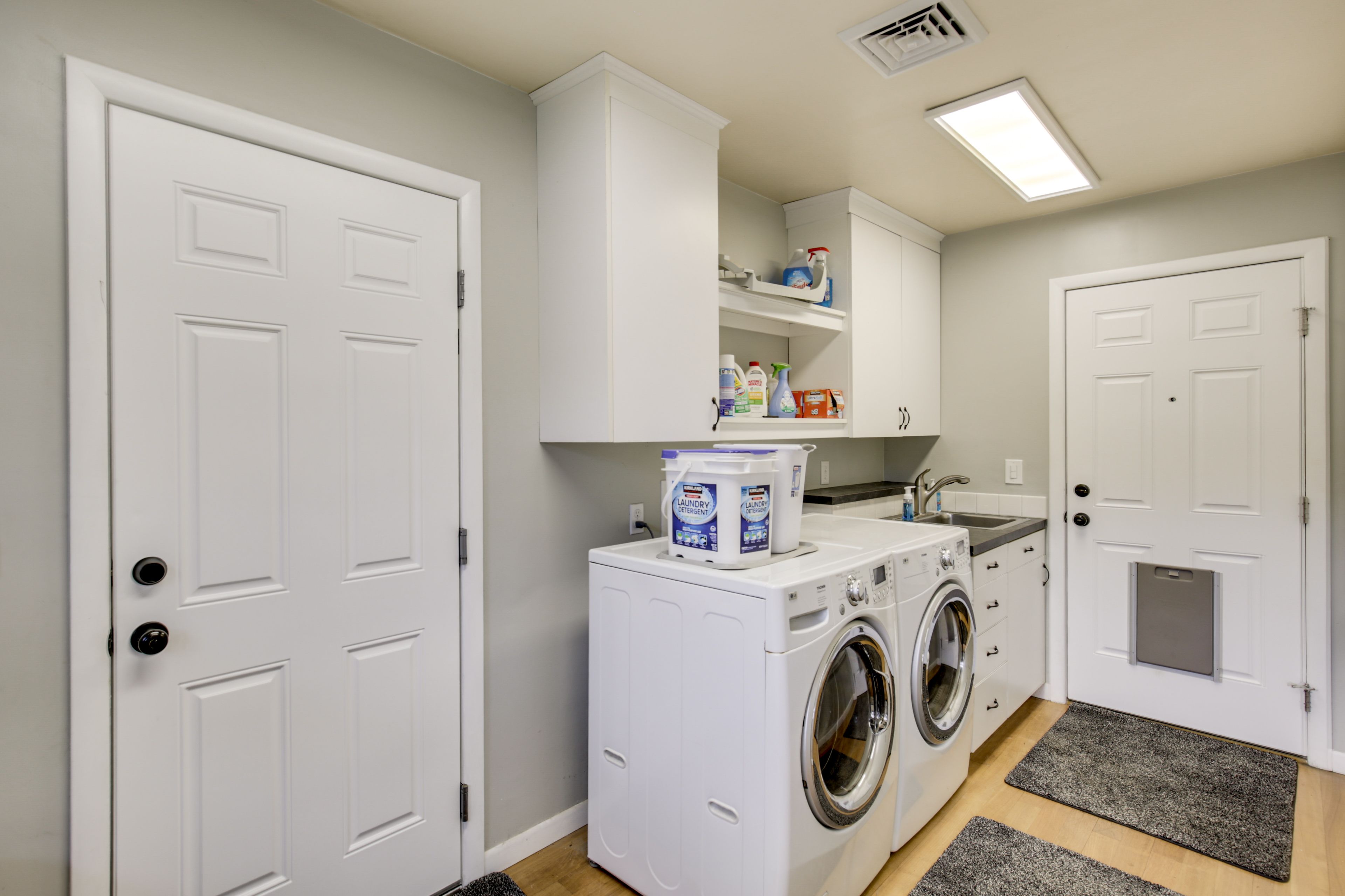 Laundry Room | Washer/Dryer | Detergent Provided