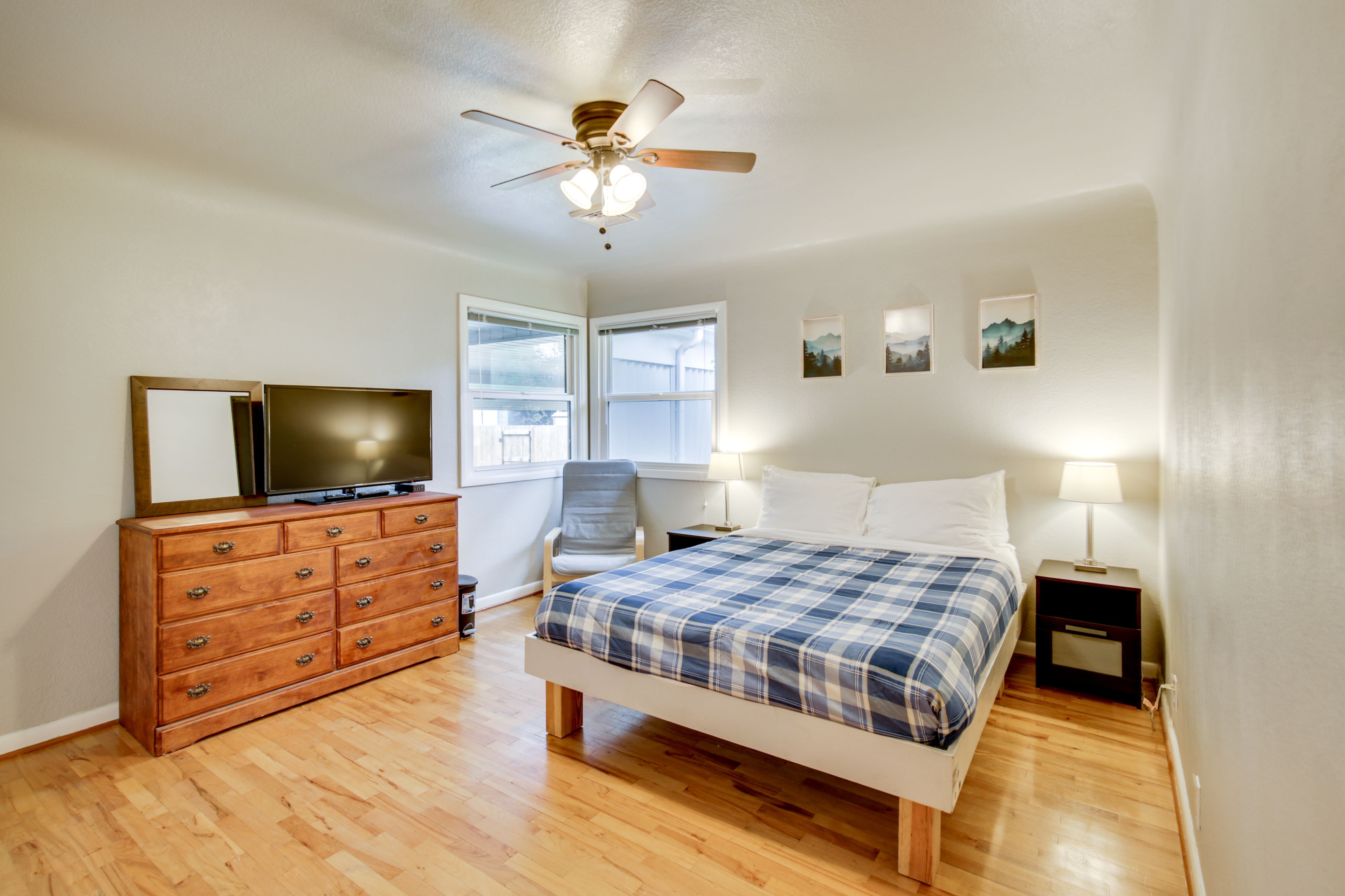 Bedroom 1 | Queen Bed