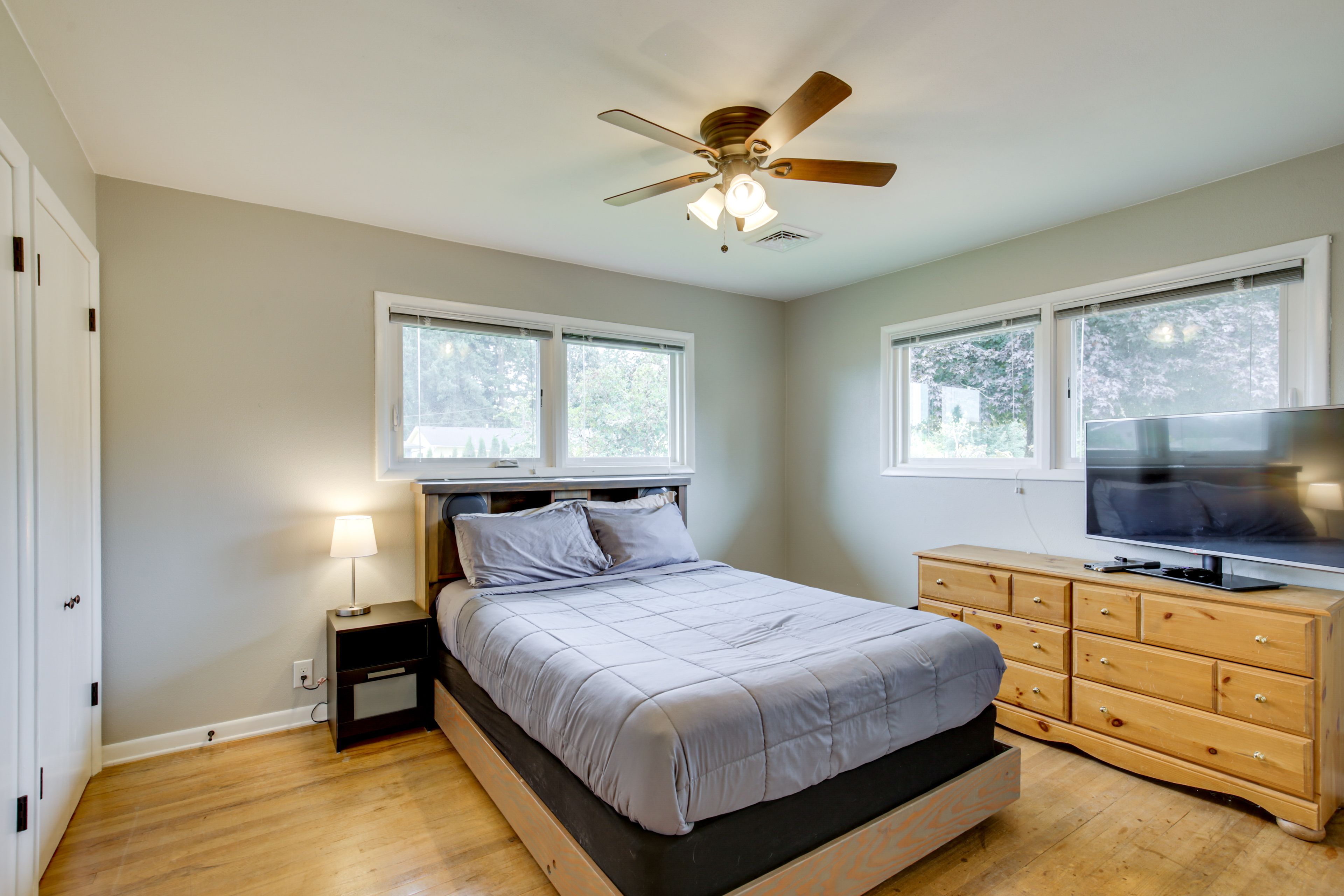 Bedroom 3 | Queen Bed