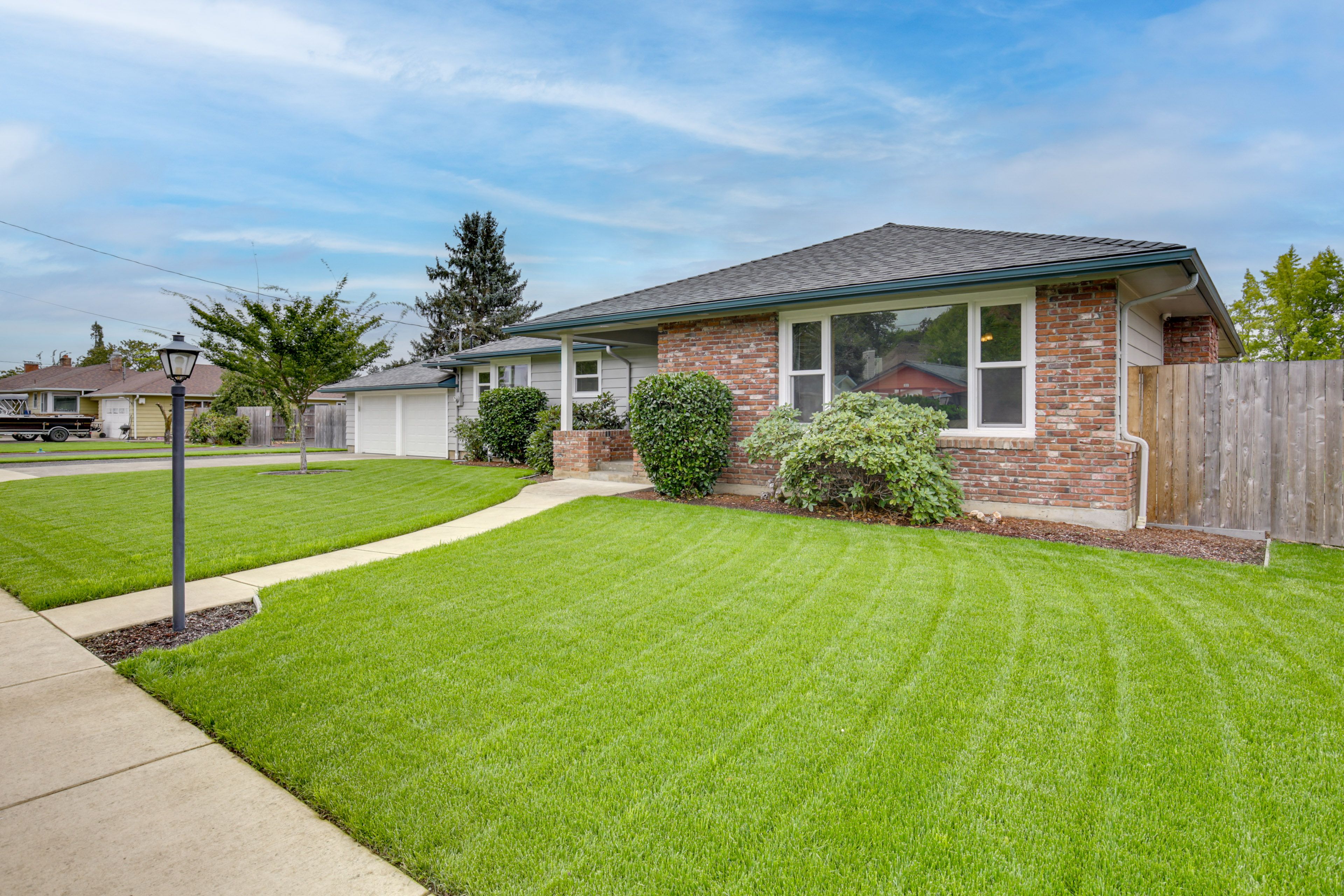 Parking | Driveway (4 Vehicles)