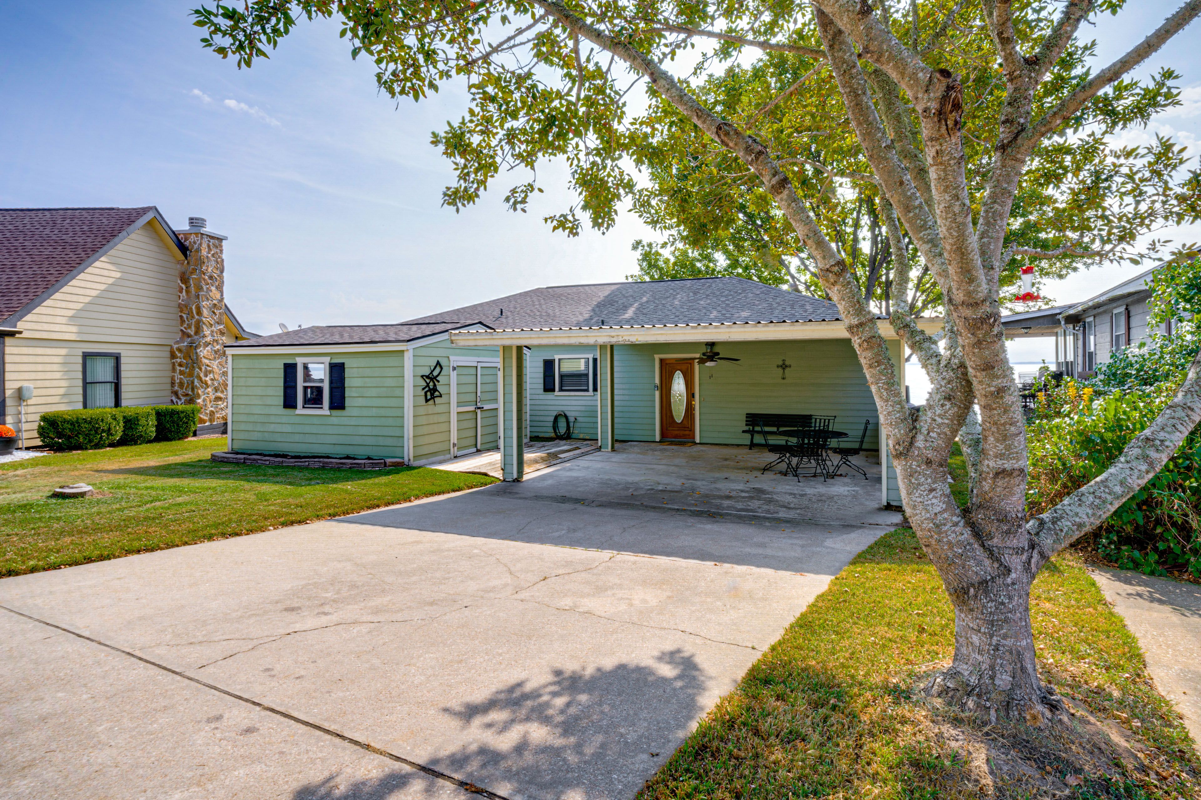 Front Exterior | Driveway (3-4 Vehicles)