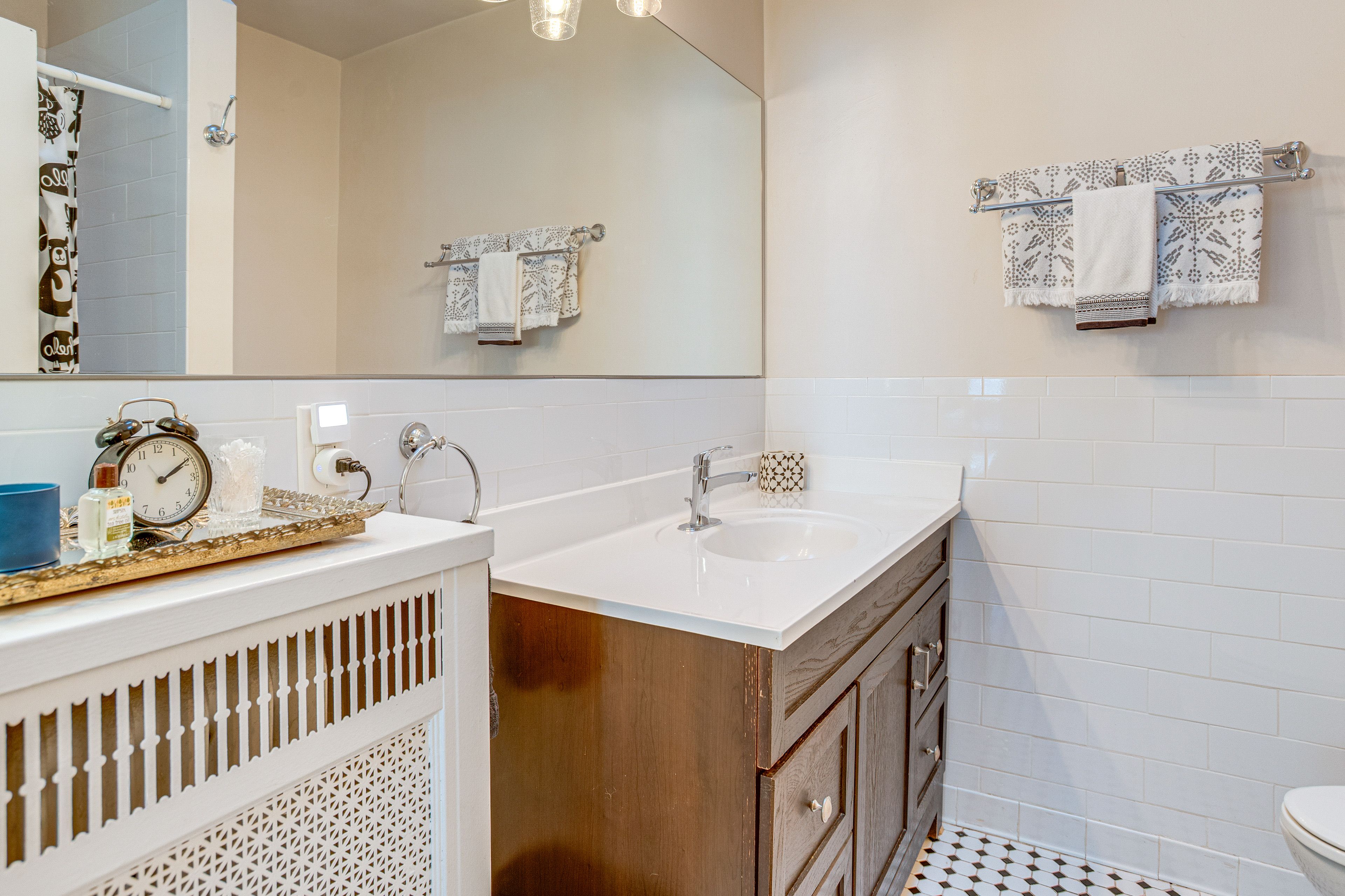 En-Suite Bathroom | Main Level | Towels Provided | Hair Dryer