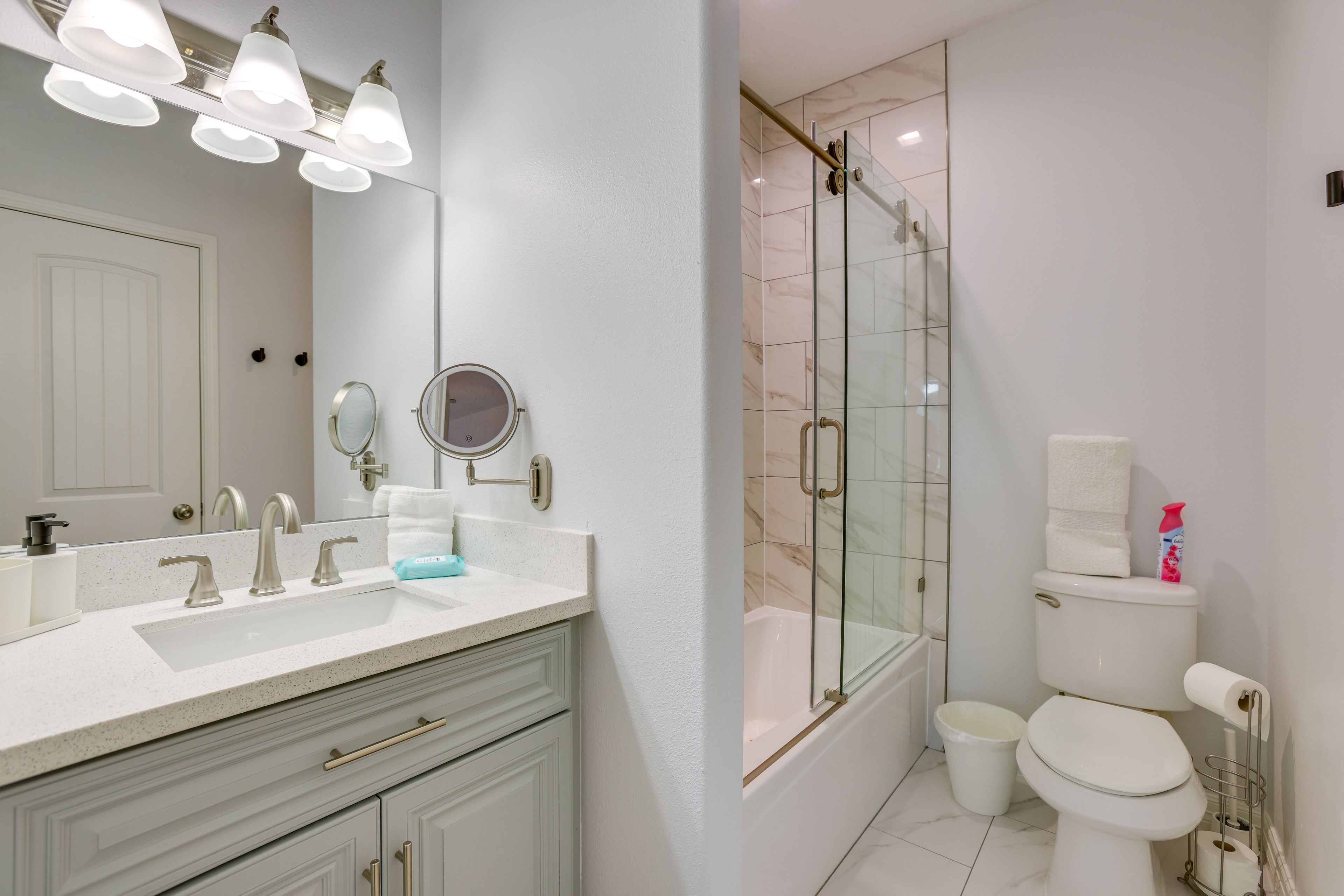 Full Bath | 2nd Floor