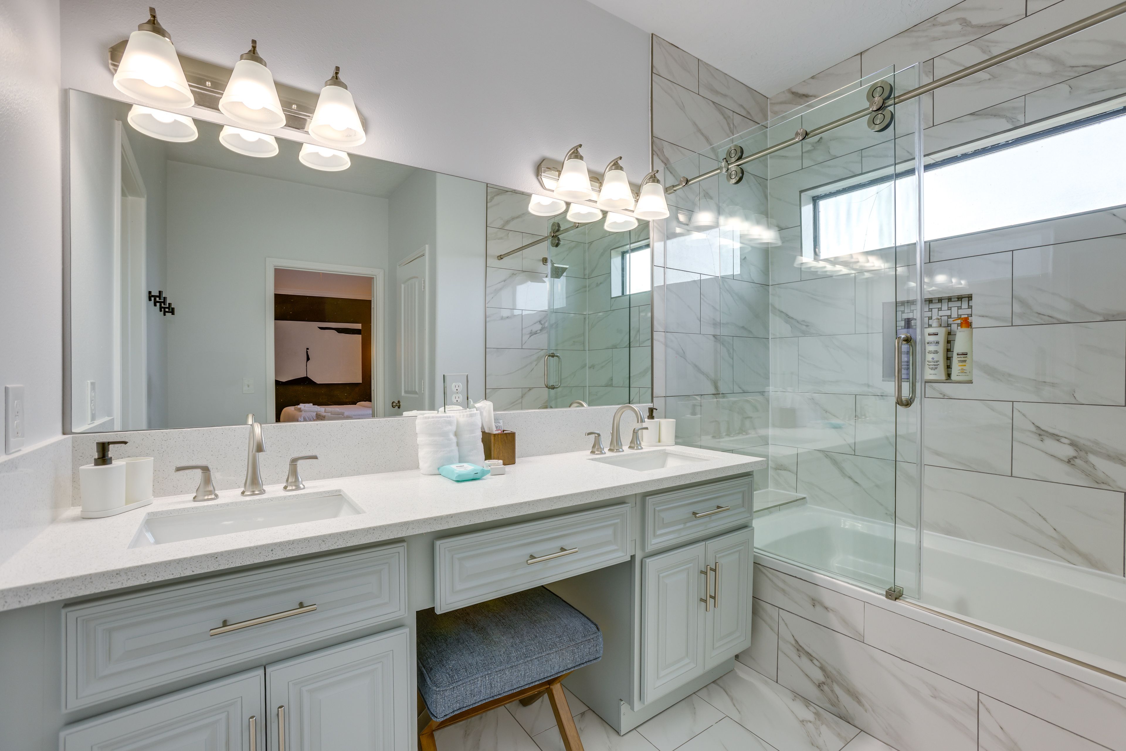 Full Bath | 2nd Floor