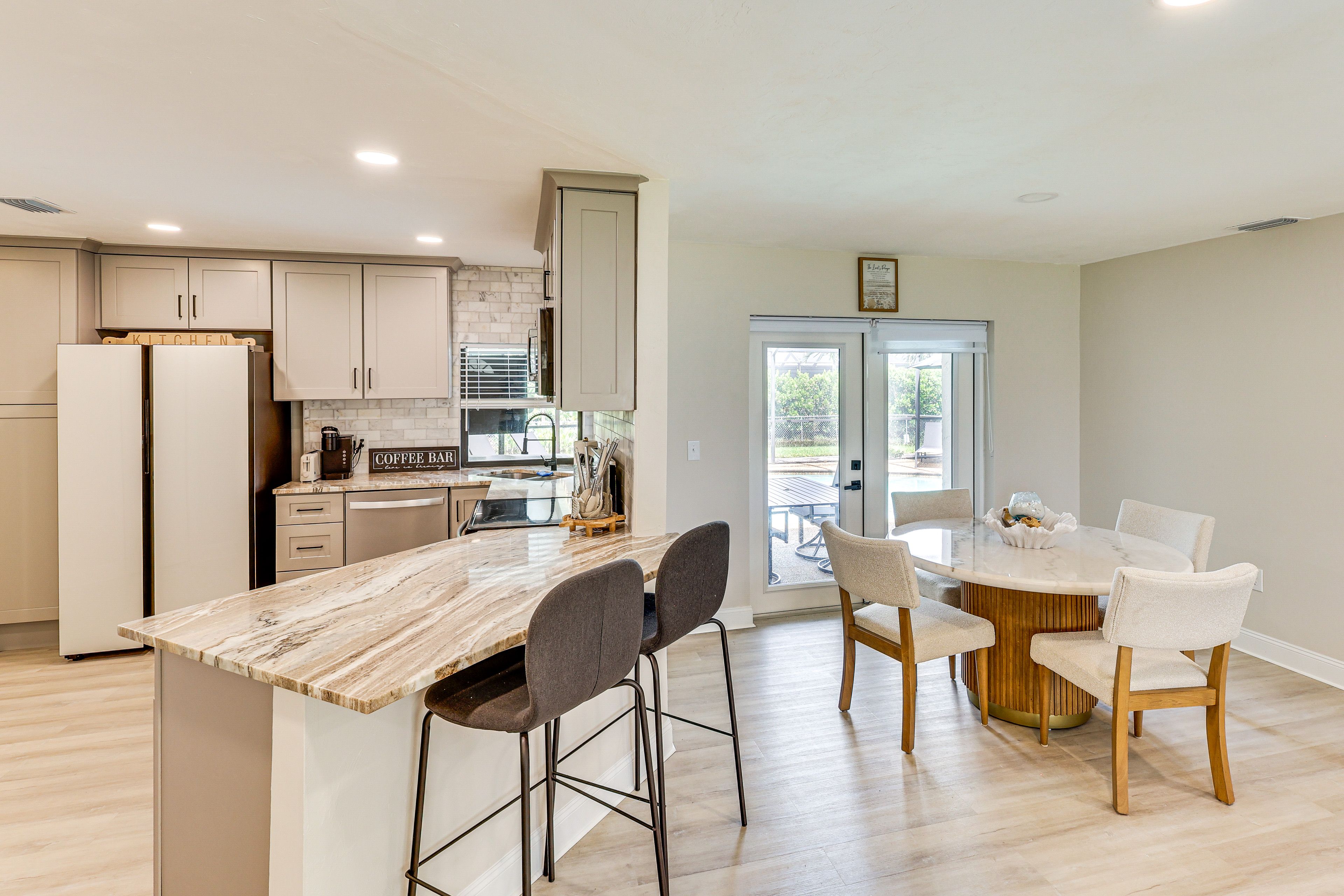 Dining Table | Breakfast Bar | Kitchen