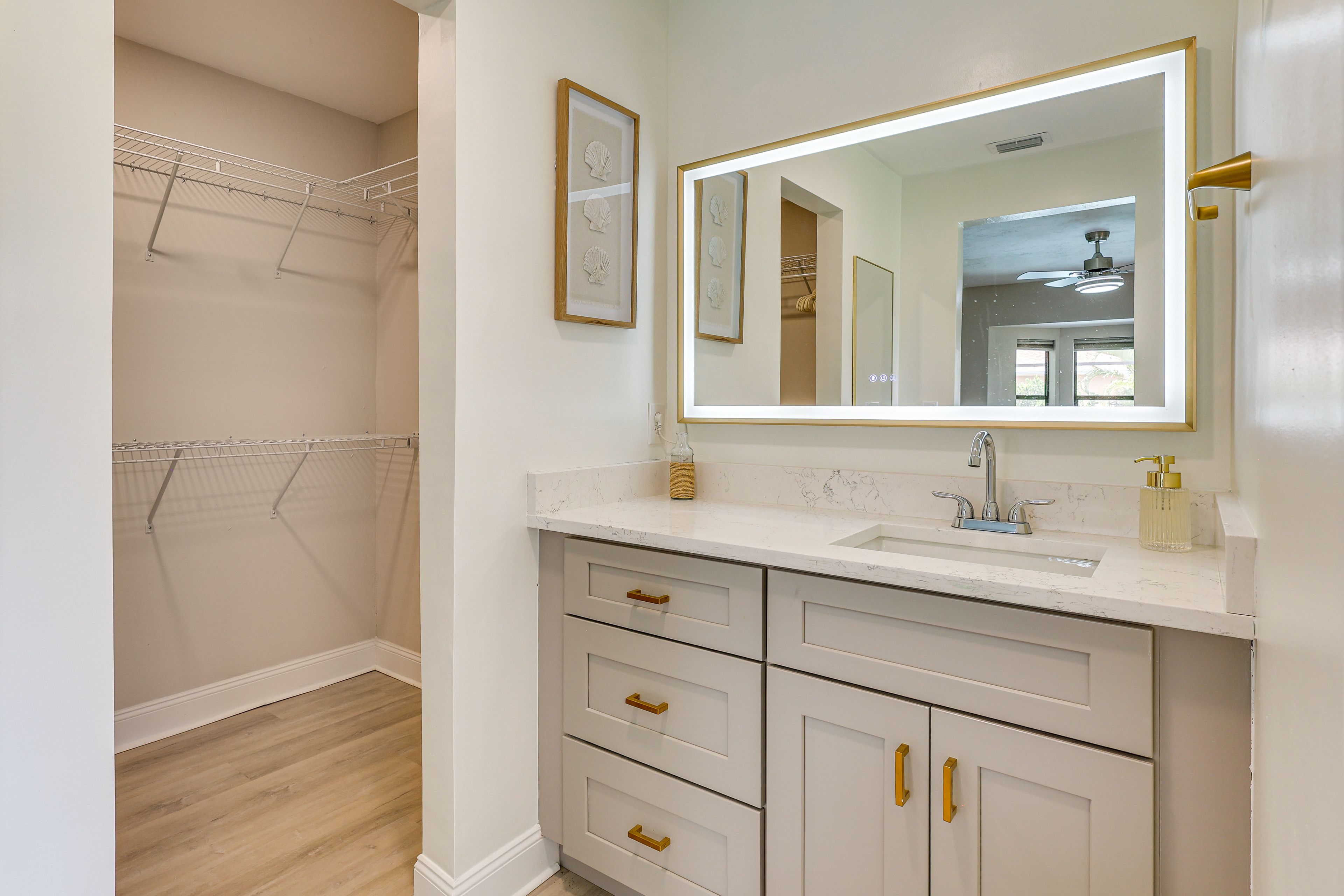 Full Bathroom | Towels Provided
