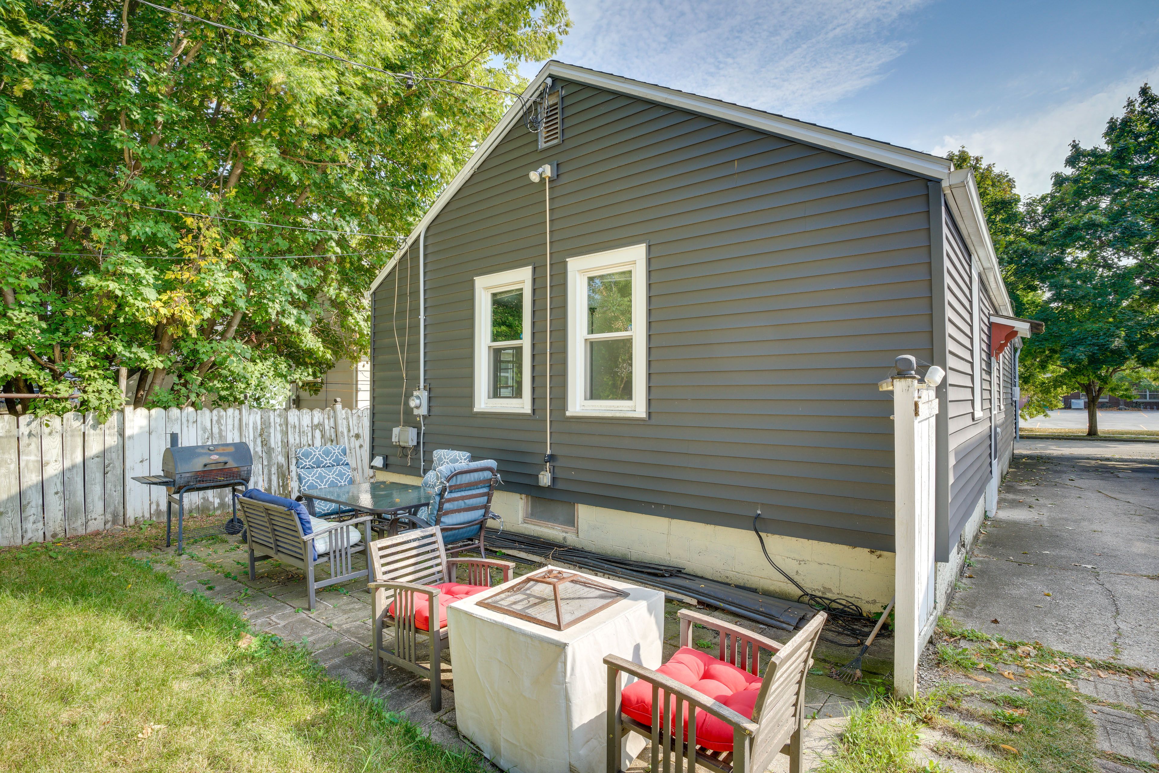 Shared Outdoor Area | Grill | Fire Pit