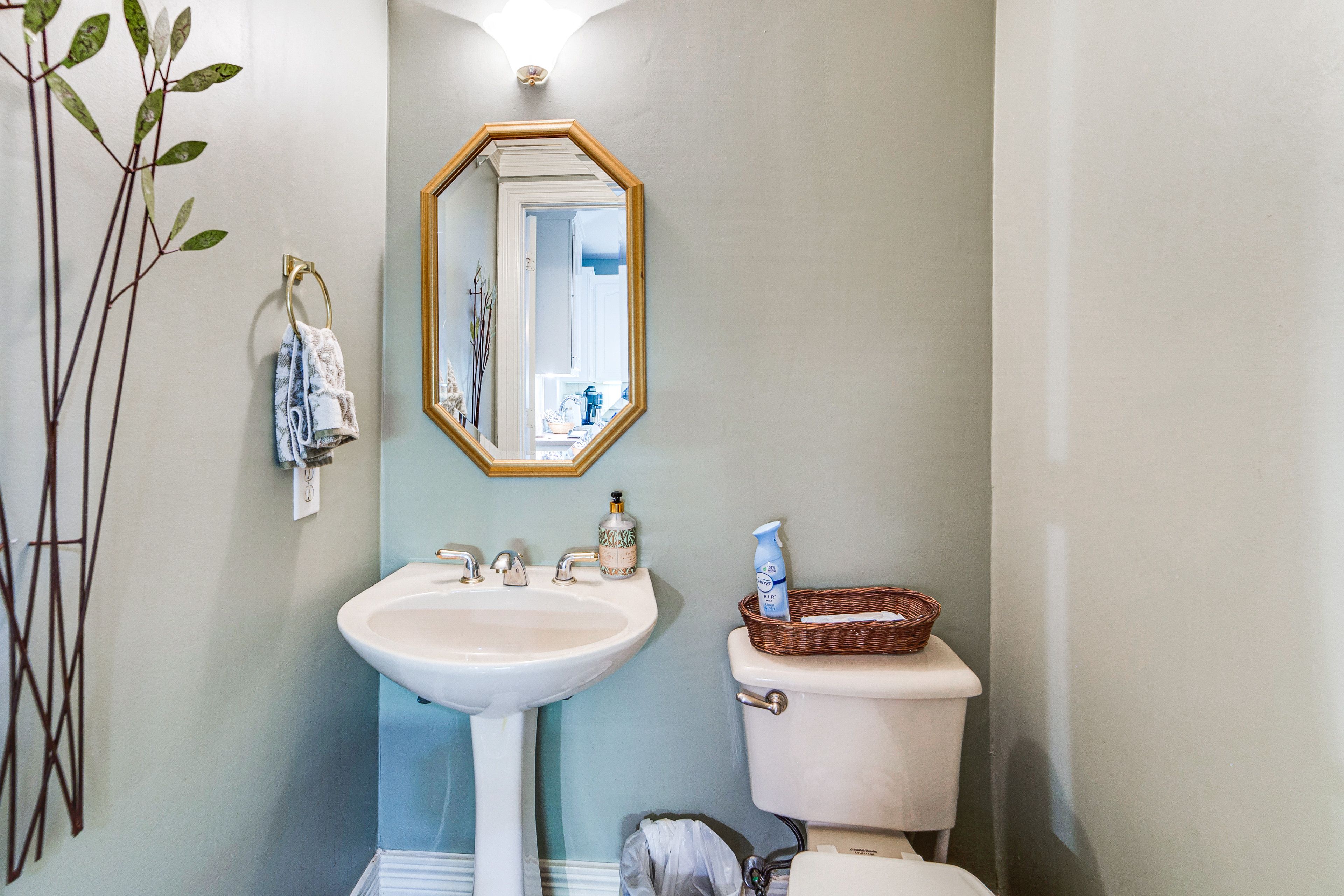 Half Bathroom | 1st Floor