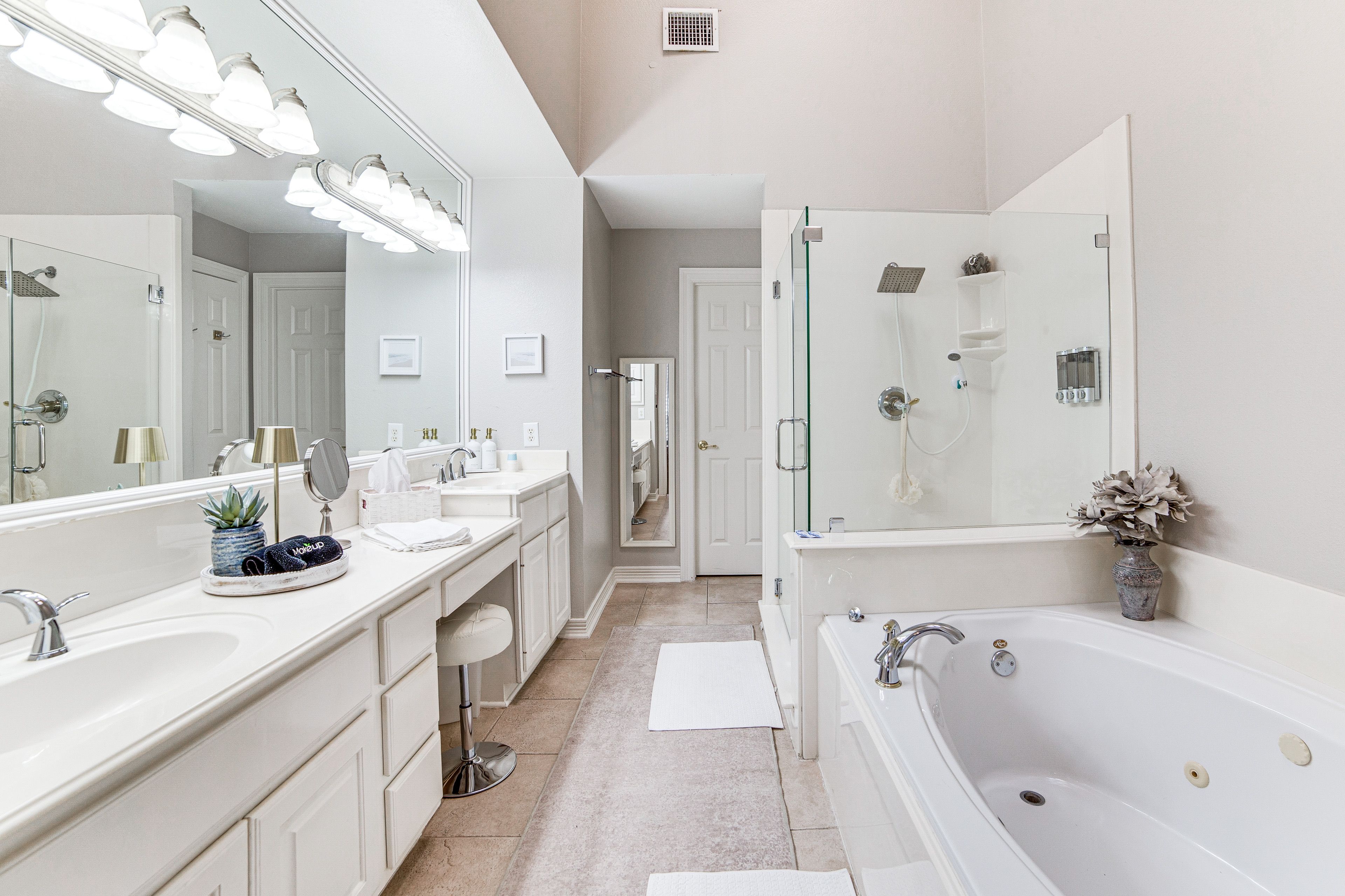 En-Suite Bathroom | 2nd Floor