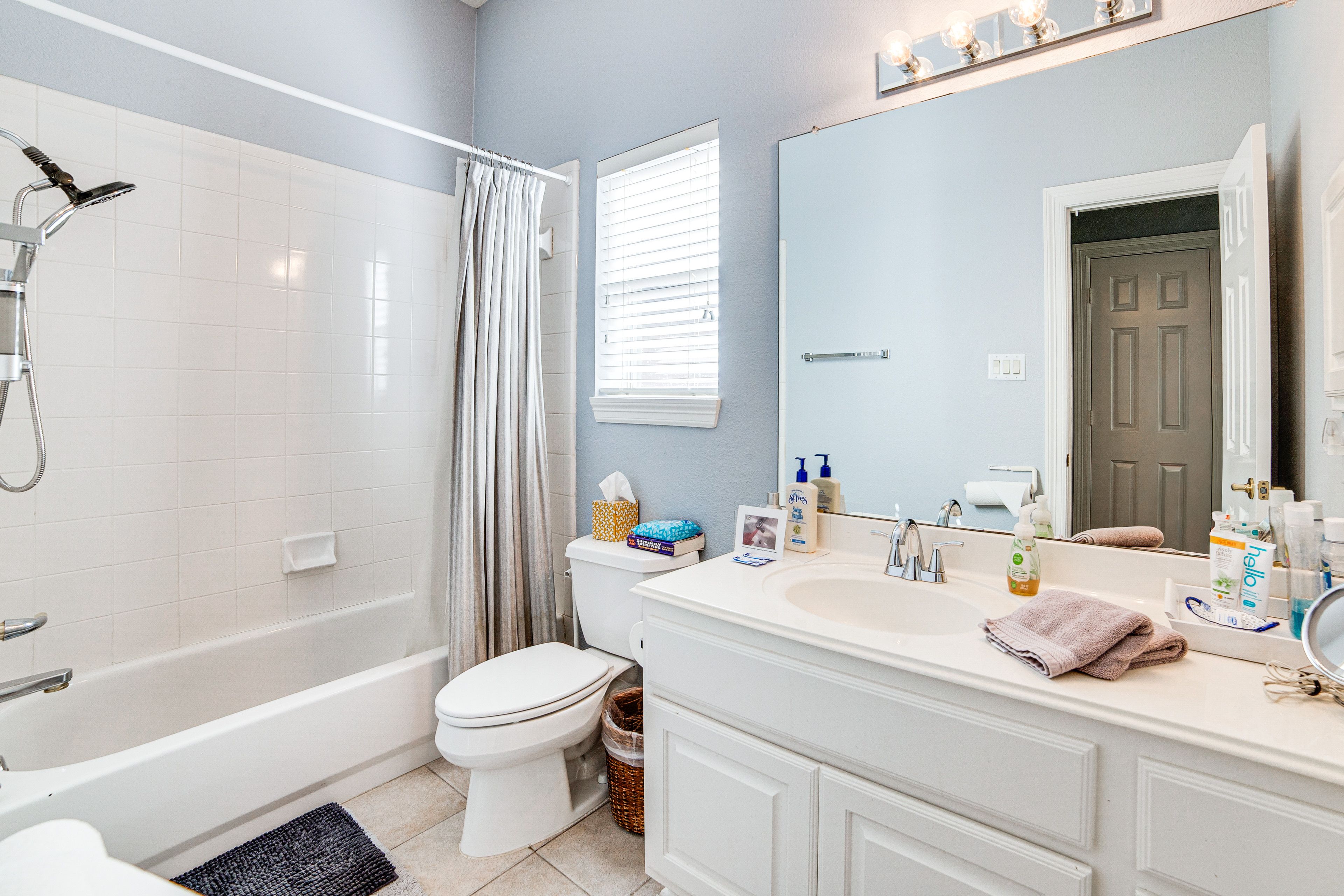 Full Bathroom | 3rd Floor