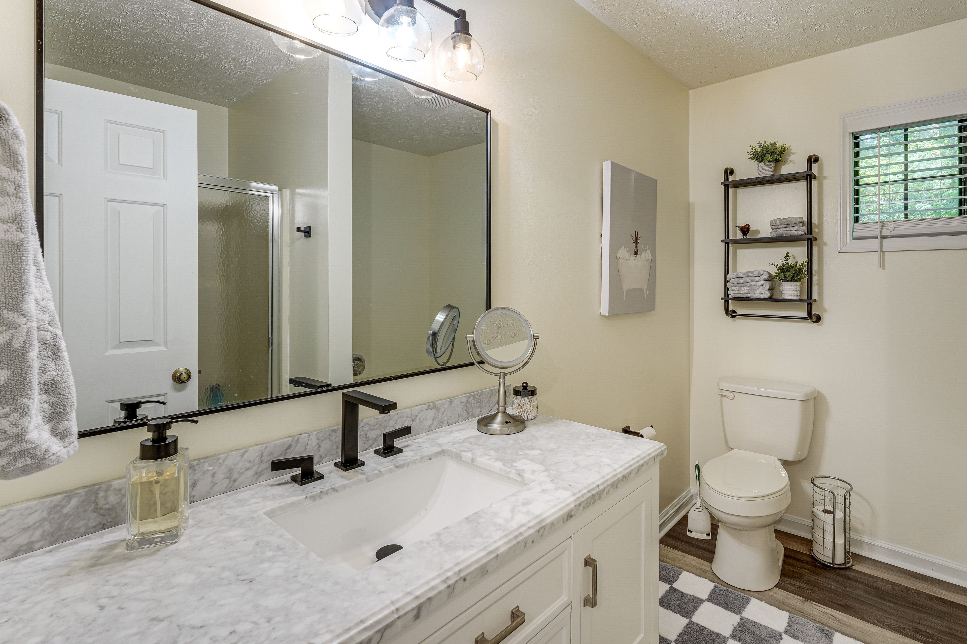 Bathroom | 2nd Floor