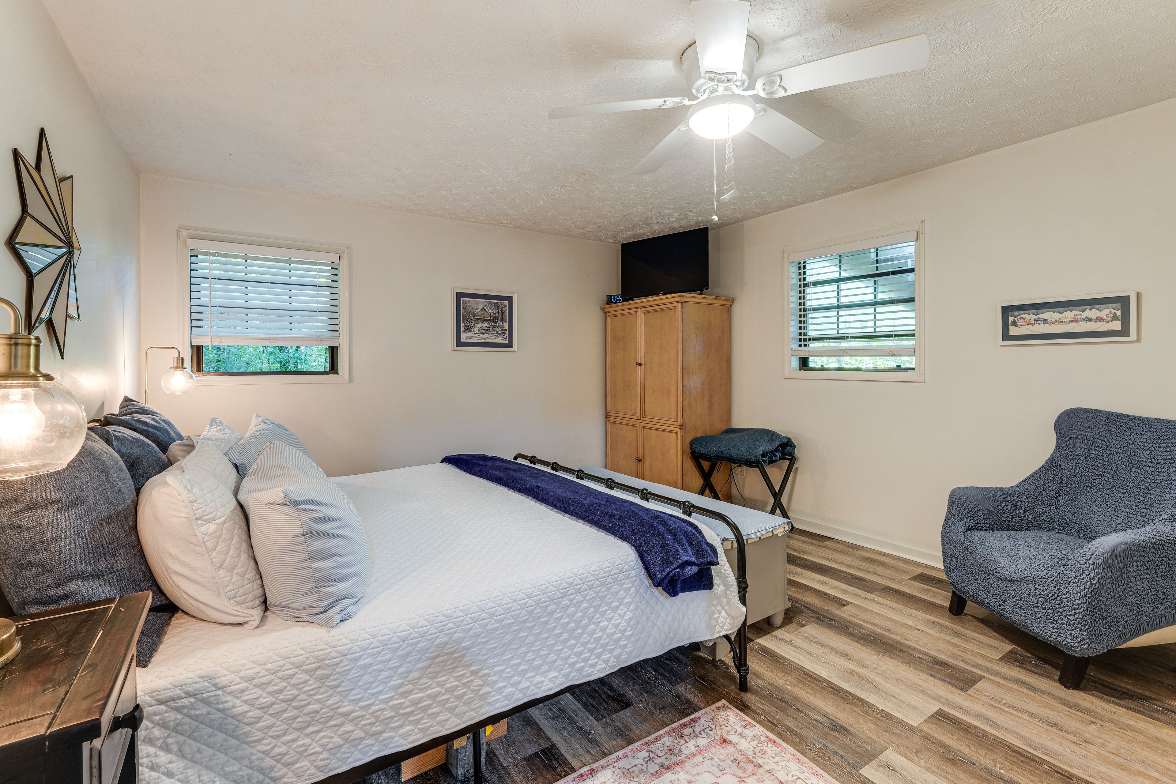 Bedroom 1 | King Bed | Linens Provided | 1st Floor