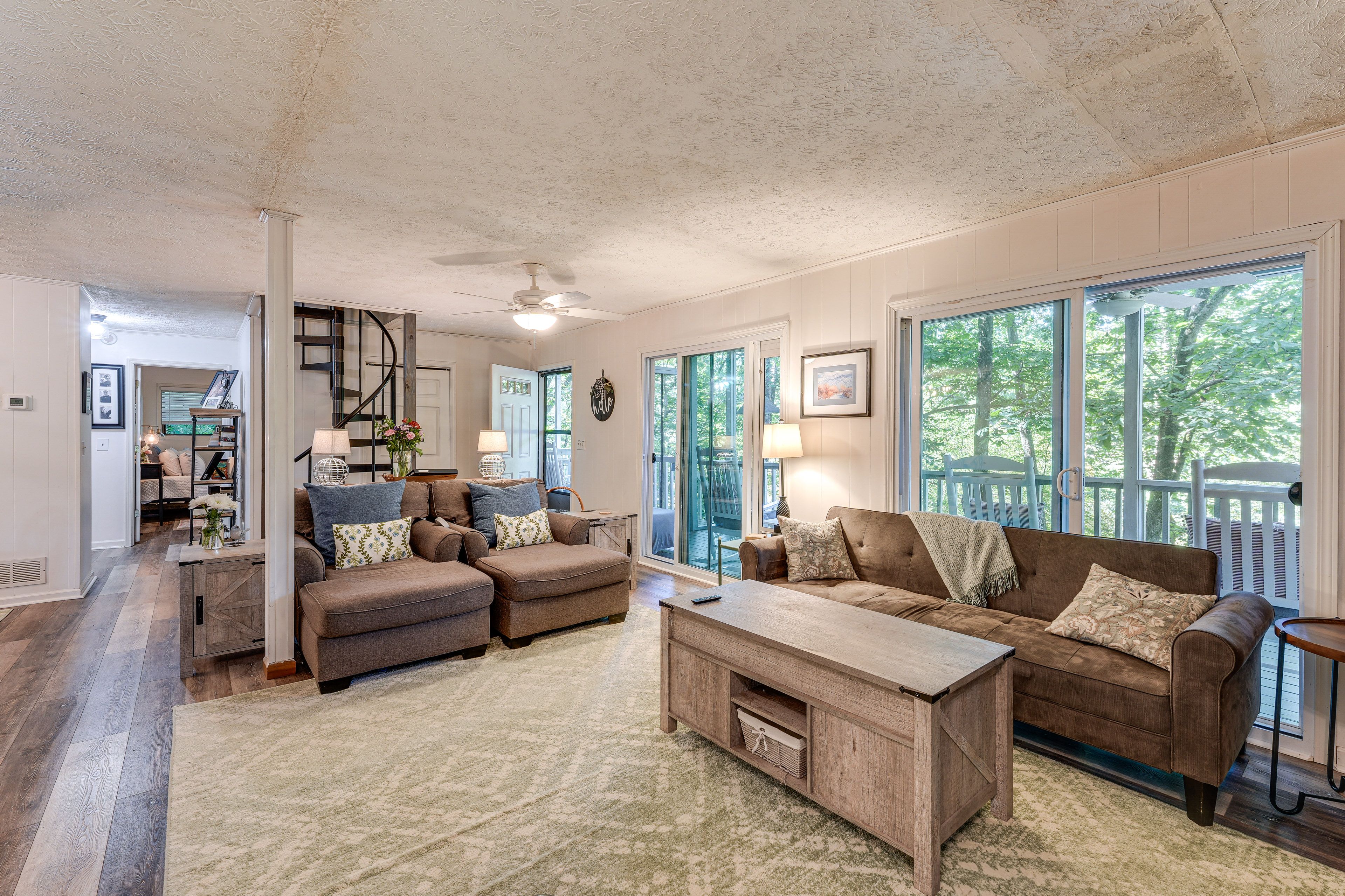 Lower Living Room | Free WiFi | Full Sleeper Sofa | Smart TV | 1st Floor