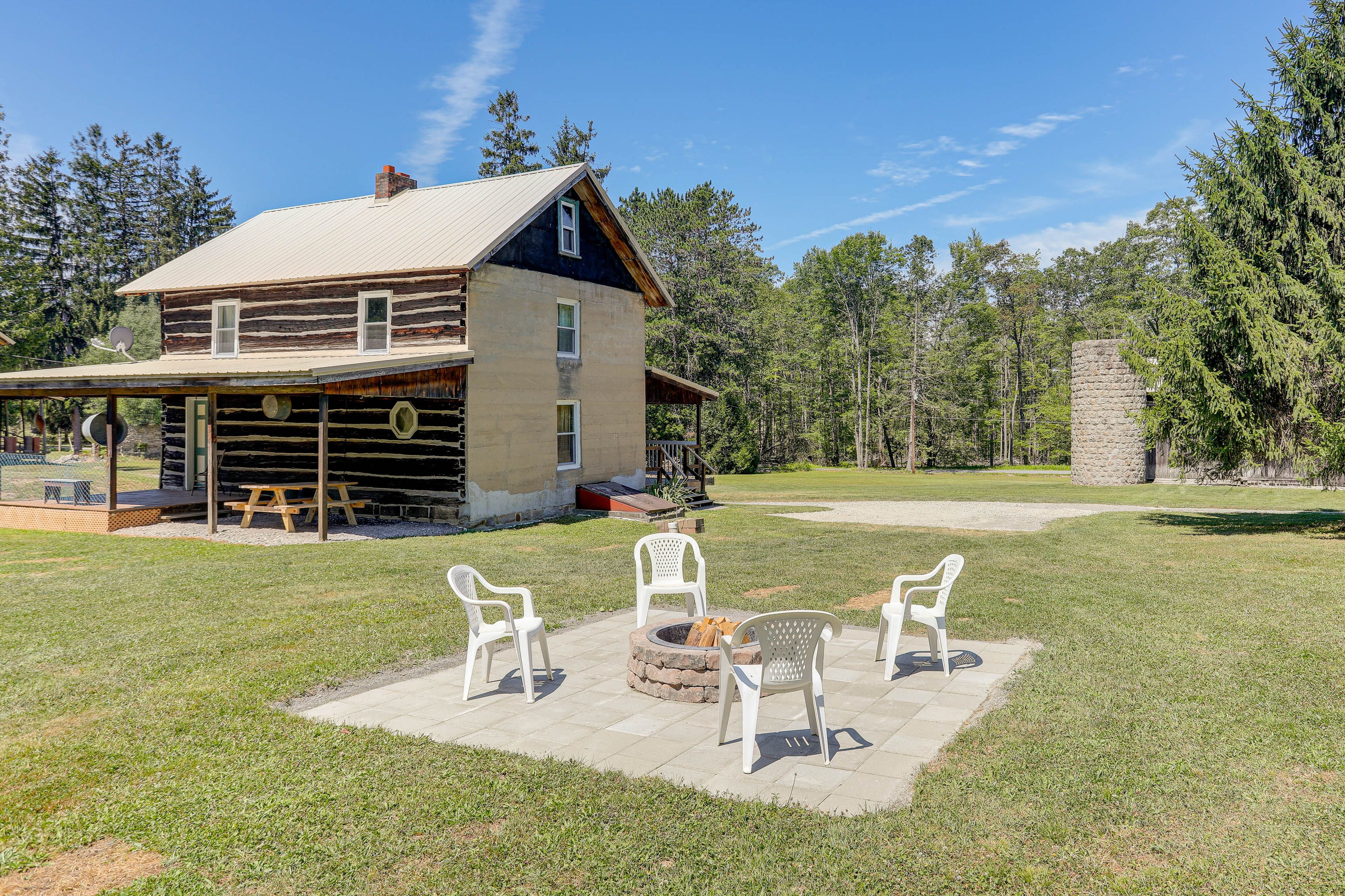 Exterior | Wood-Burning Fire Pit | Outdoor Dining | Spacious Yard