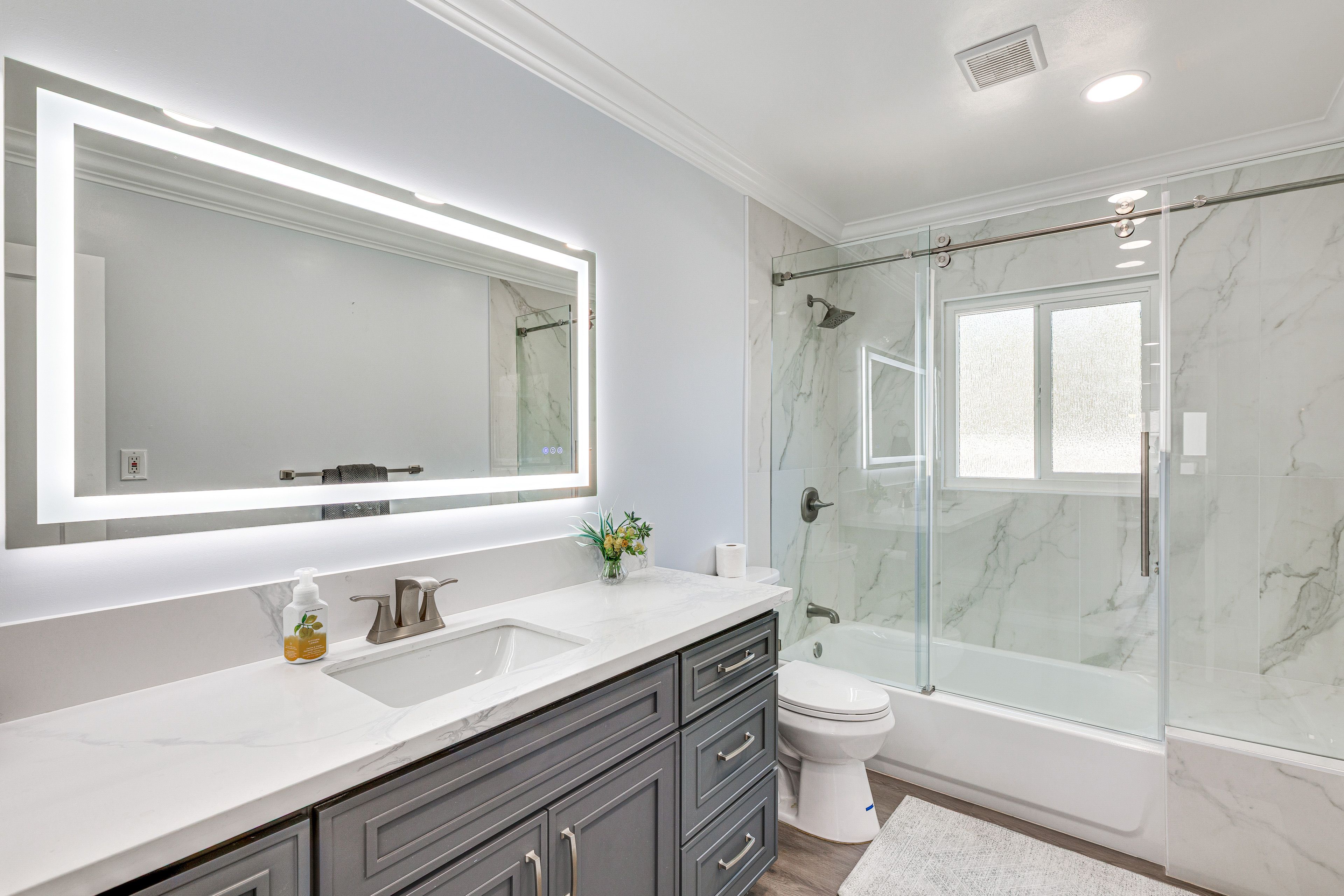 Full Bathroom | 2nd Floor | Complimentary Toiletries