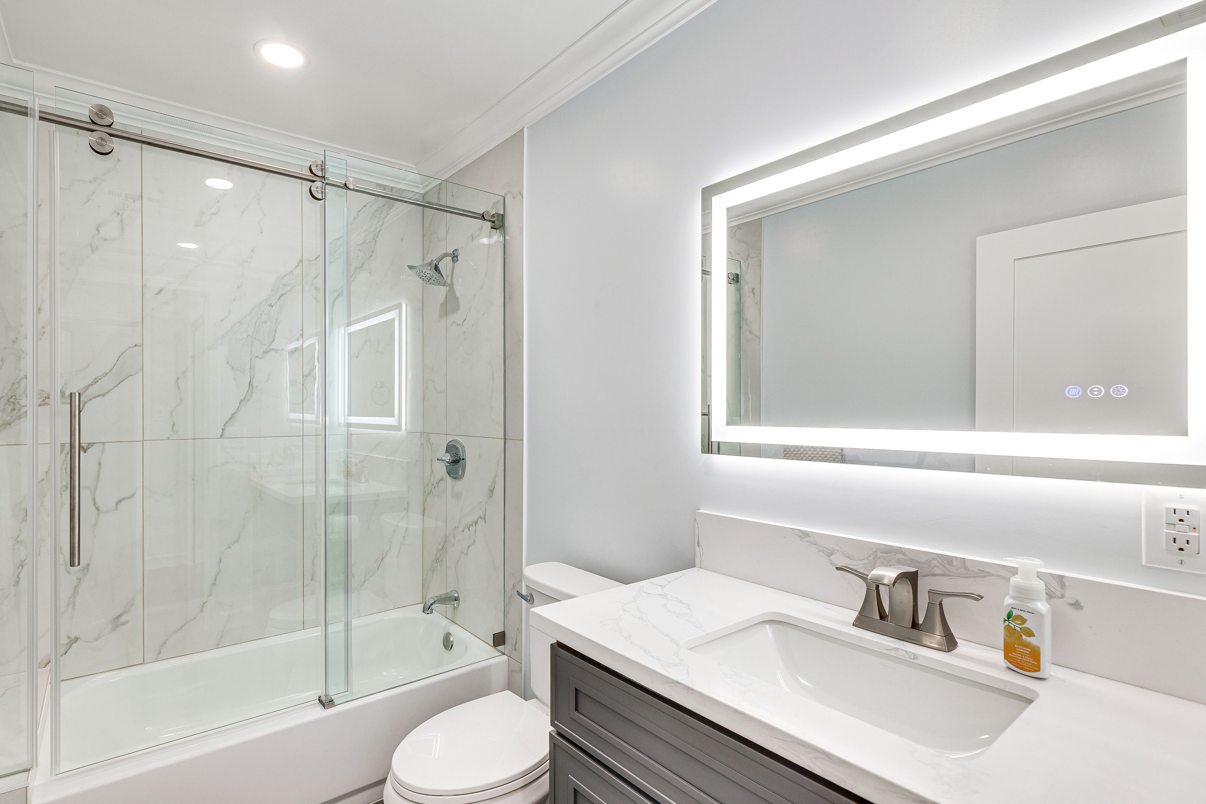 Full Bathroom | 2nd Floor