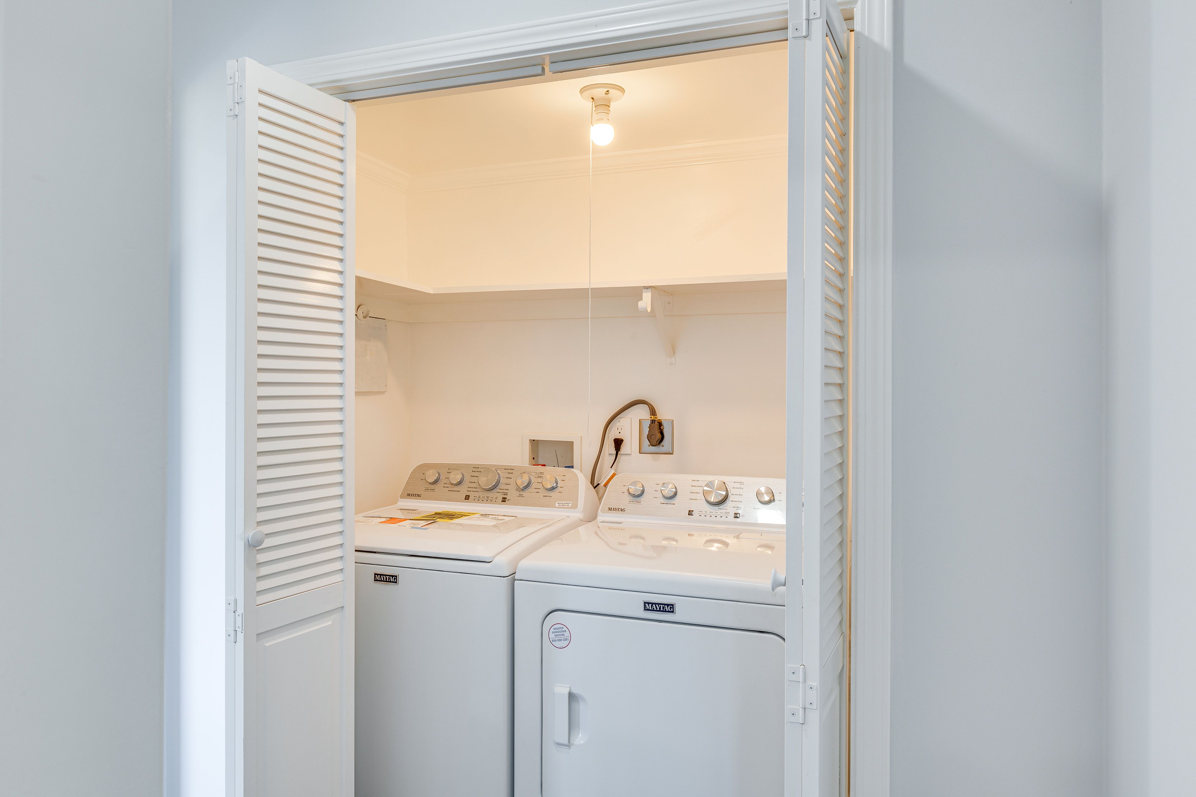 Laundry Closet | Washer/Dryer