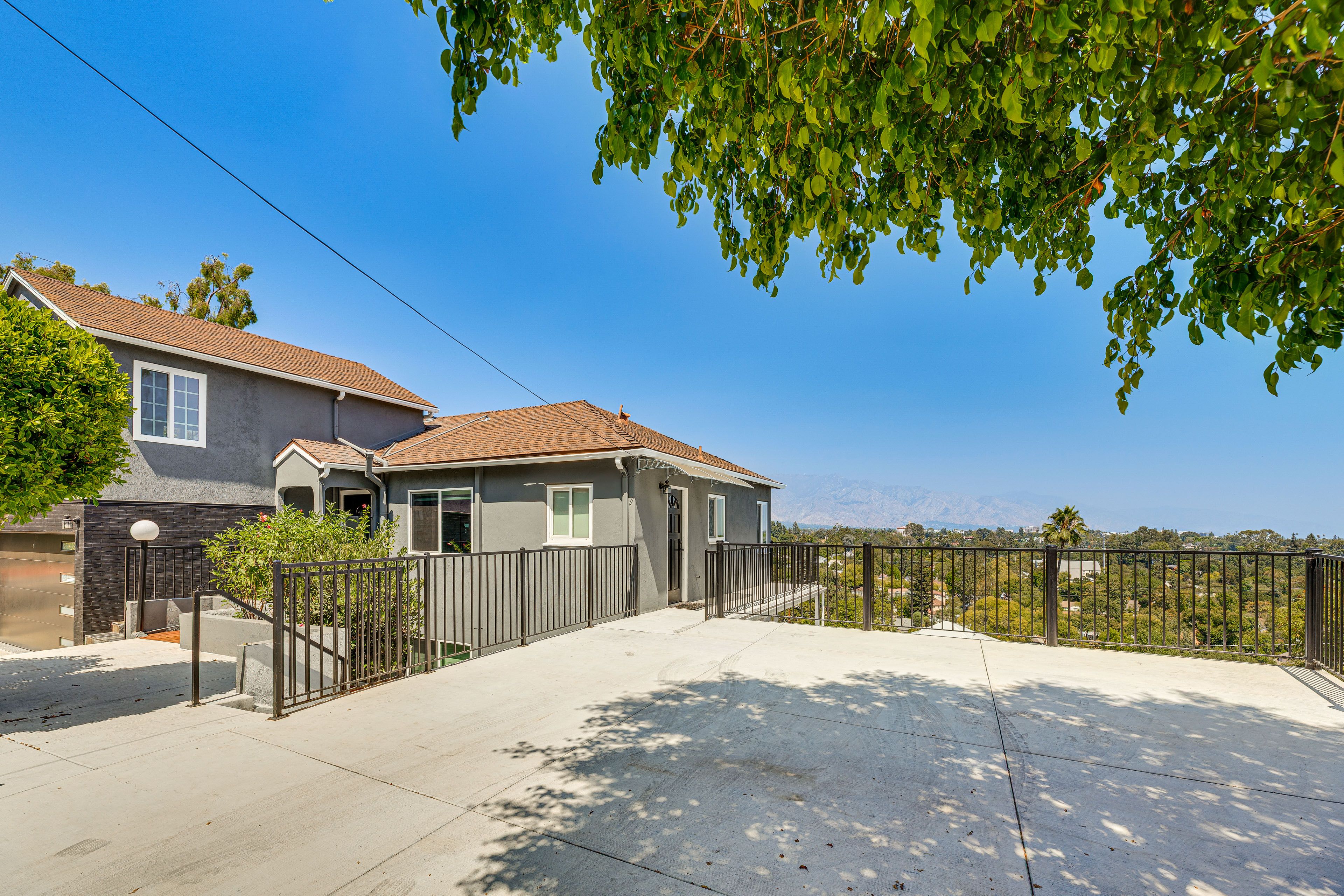 Parking | Driveway (2 Vehicles)