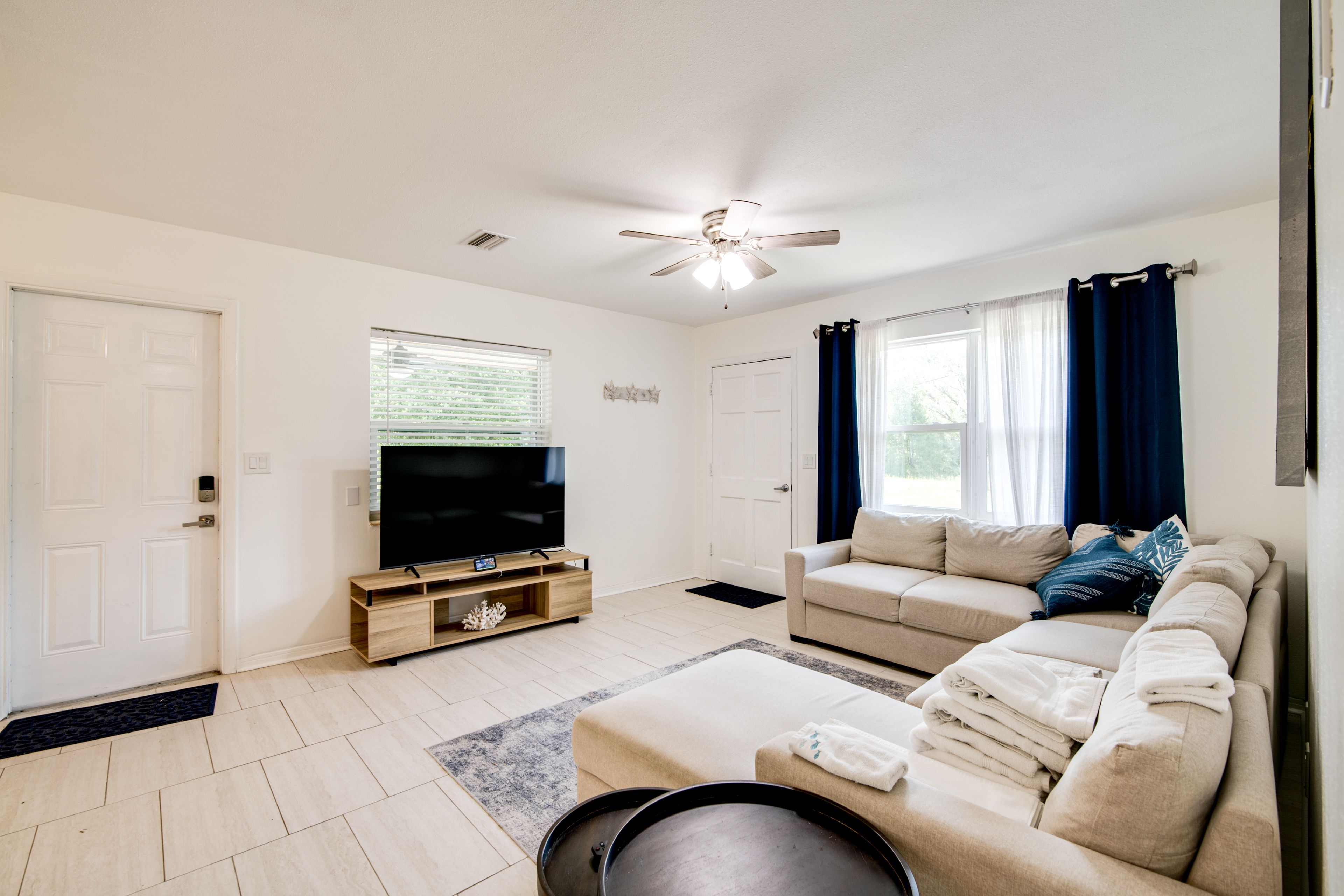 Living Room | Smart TV | Free WiFi