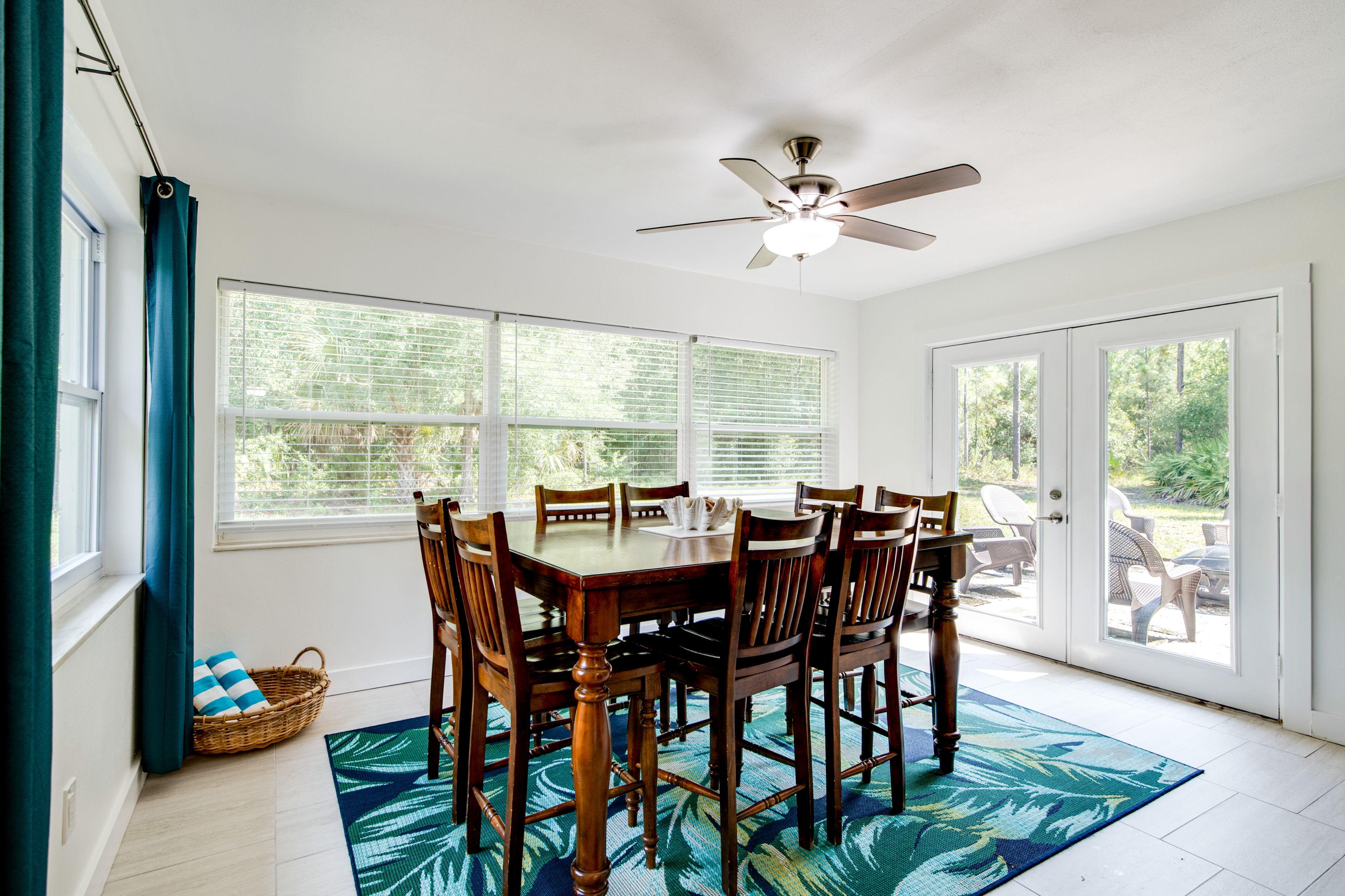 Dining Area | Dishware & Flatware