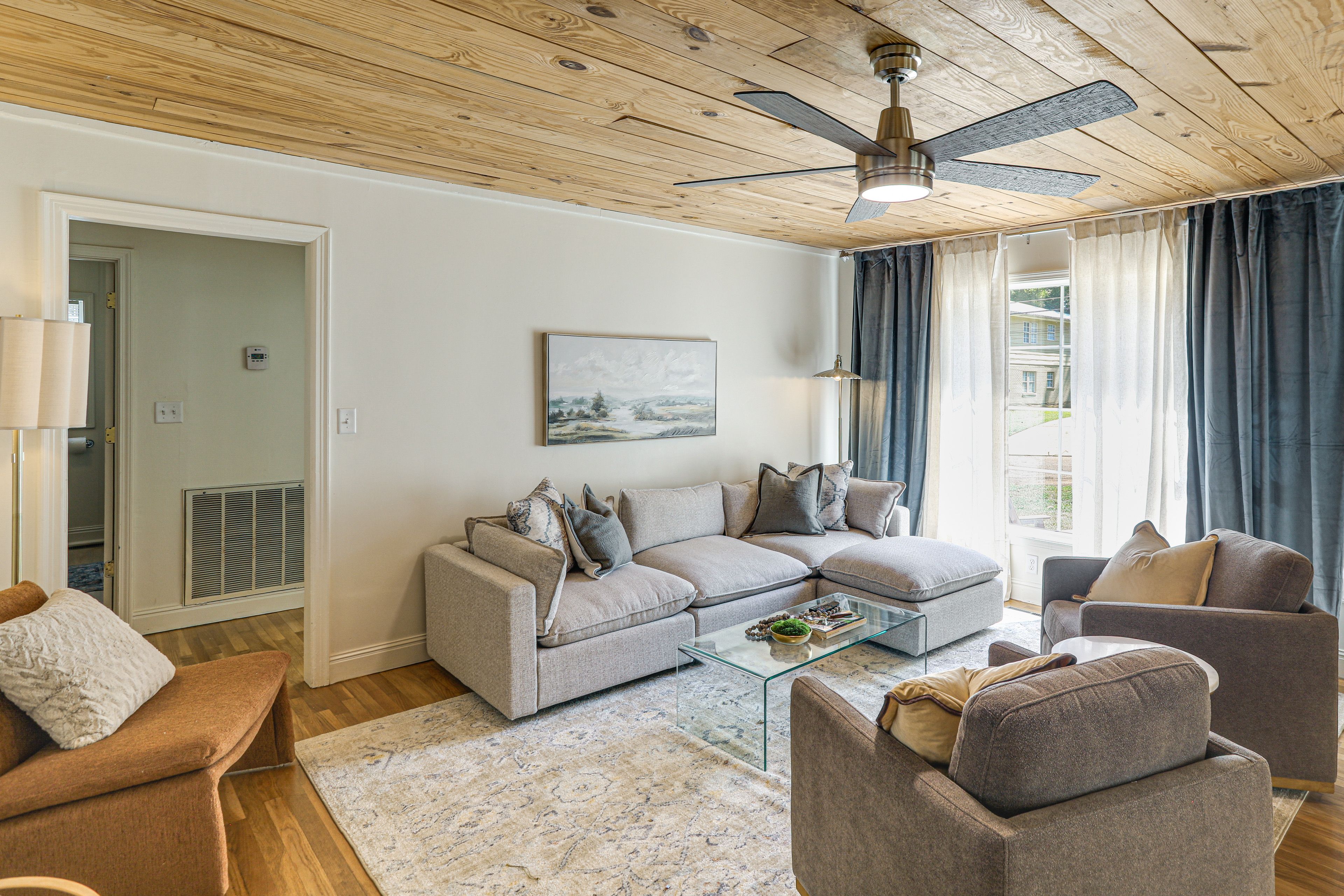 Living Room | Smart TV