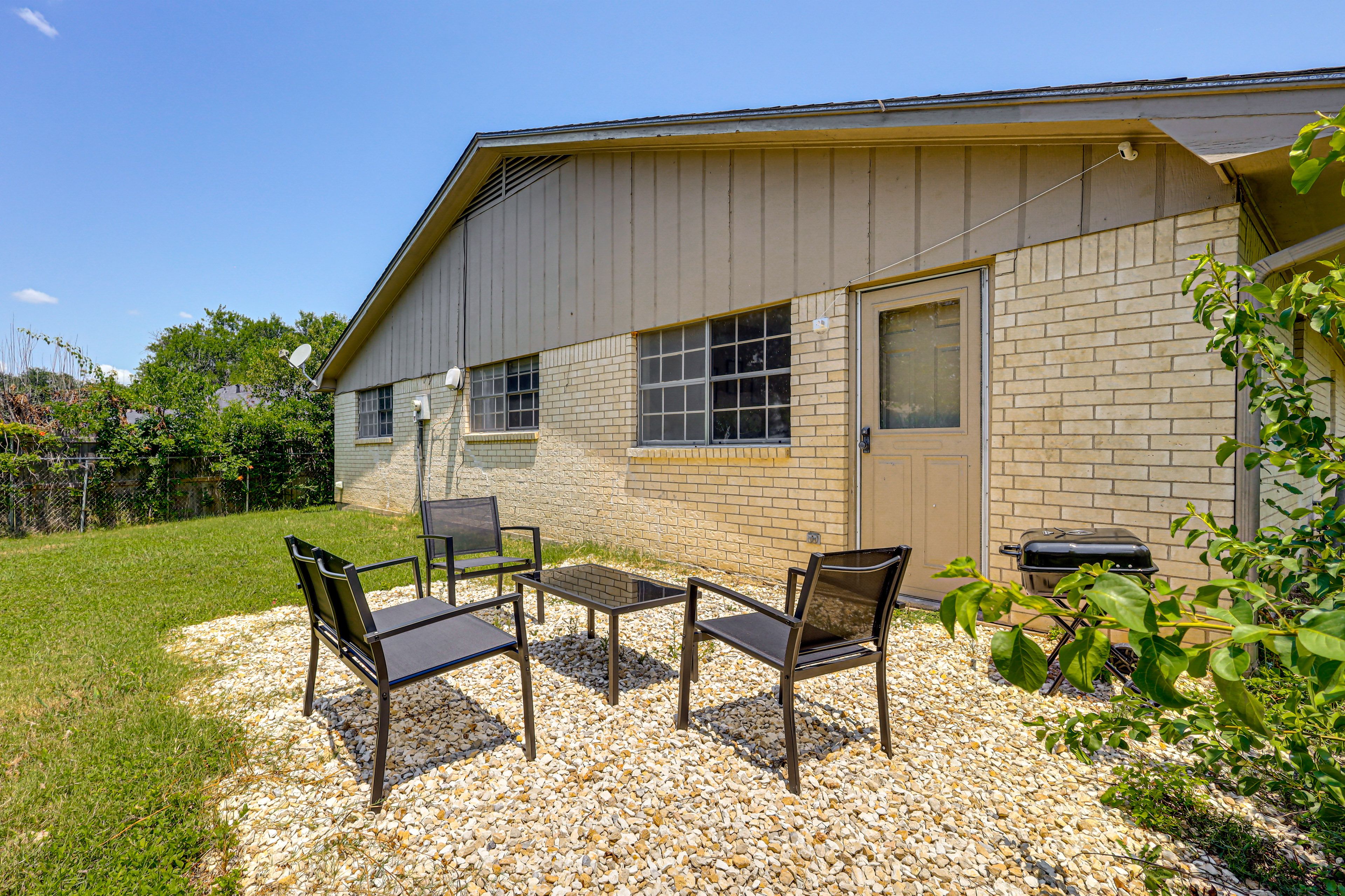 Fenced-In Yard | Charcoal Grill