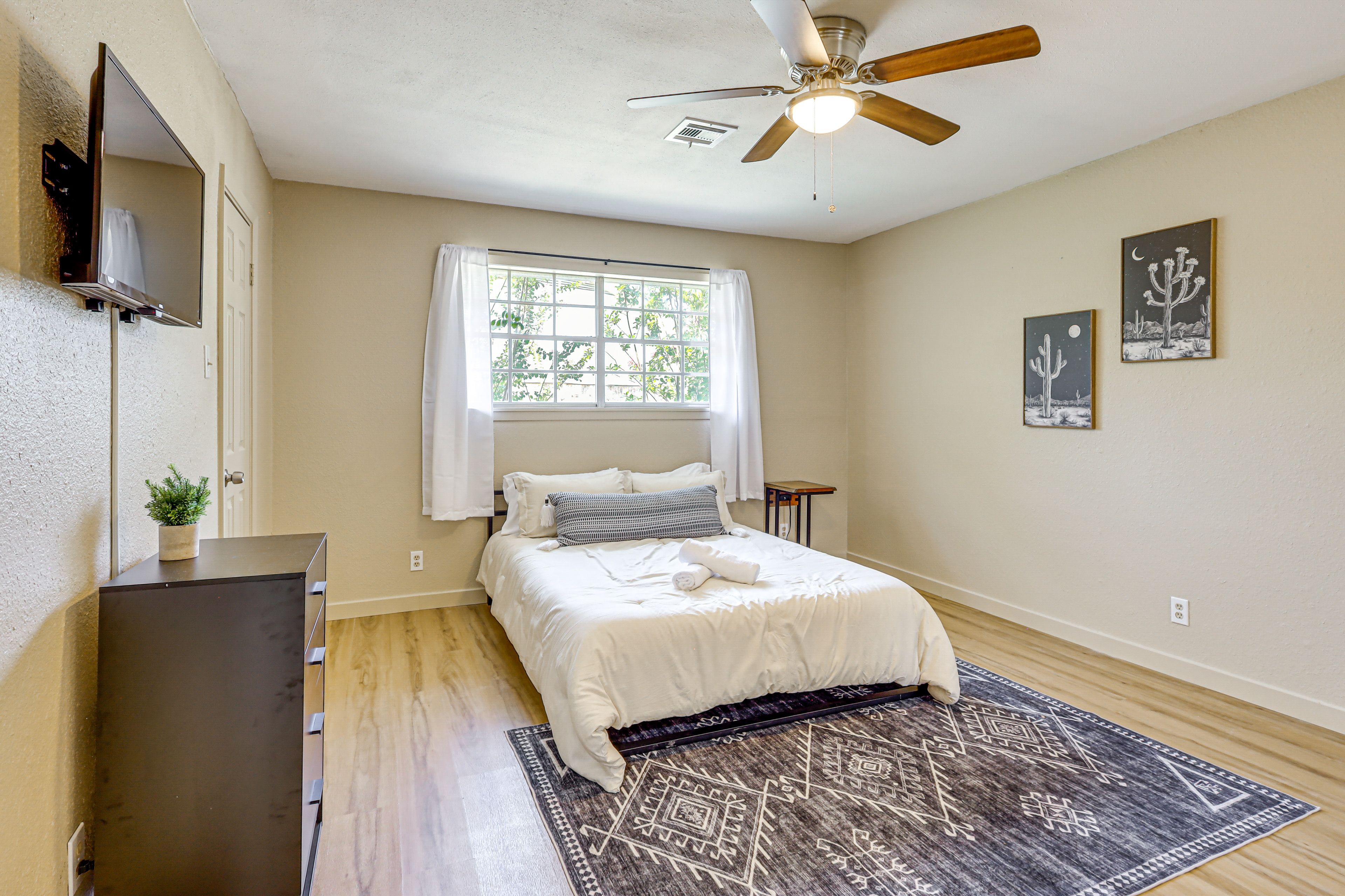 Bedroom 1 | Queen Bed | Laptop-Friendly Workspace