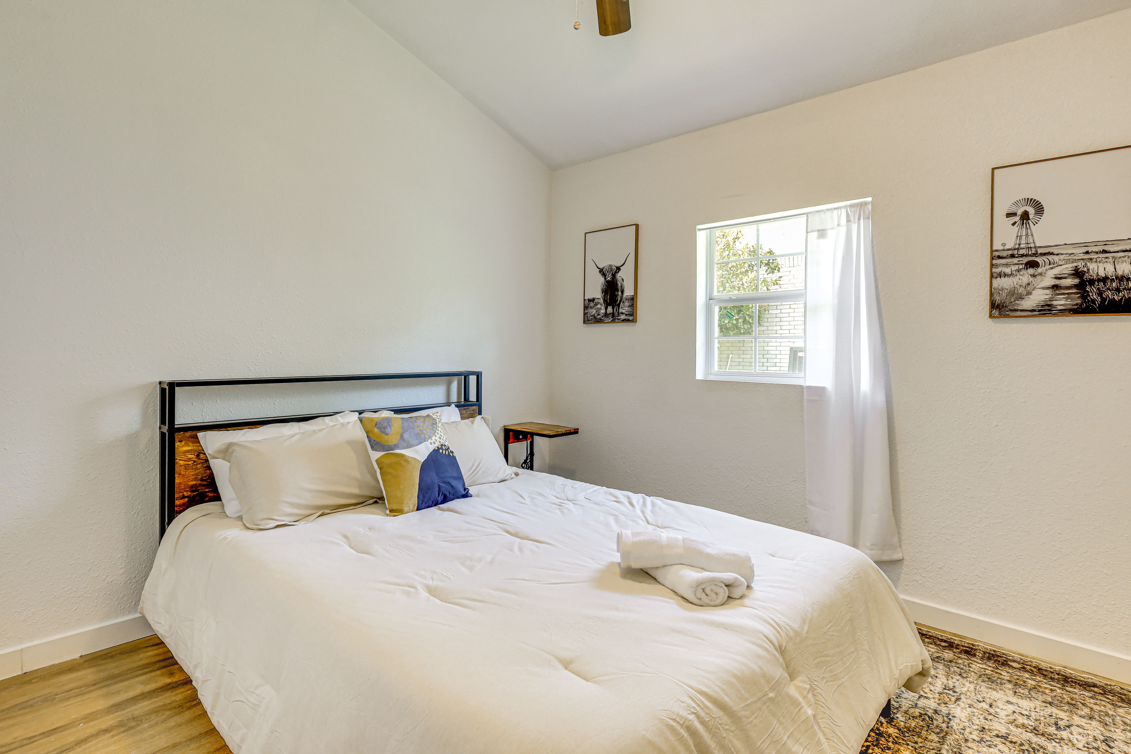 Bedroom 4 | Queen Bed | Smart TV