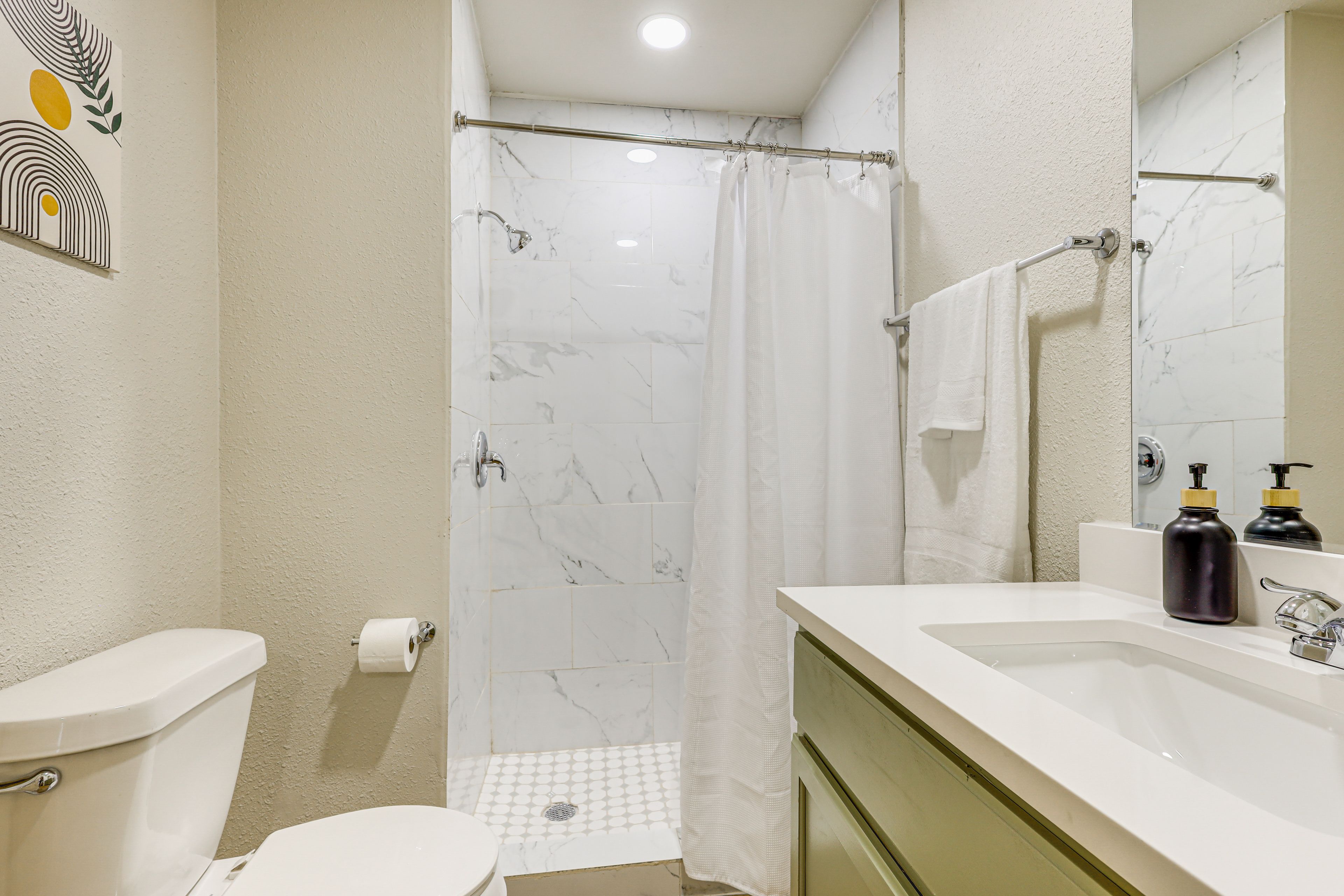 Full Bathroom | Complimentary Toiletries