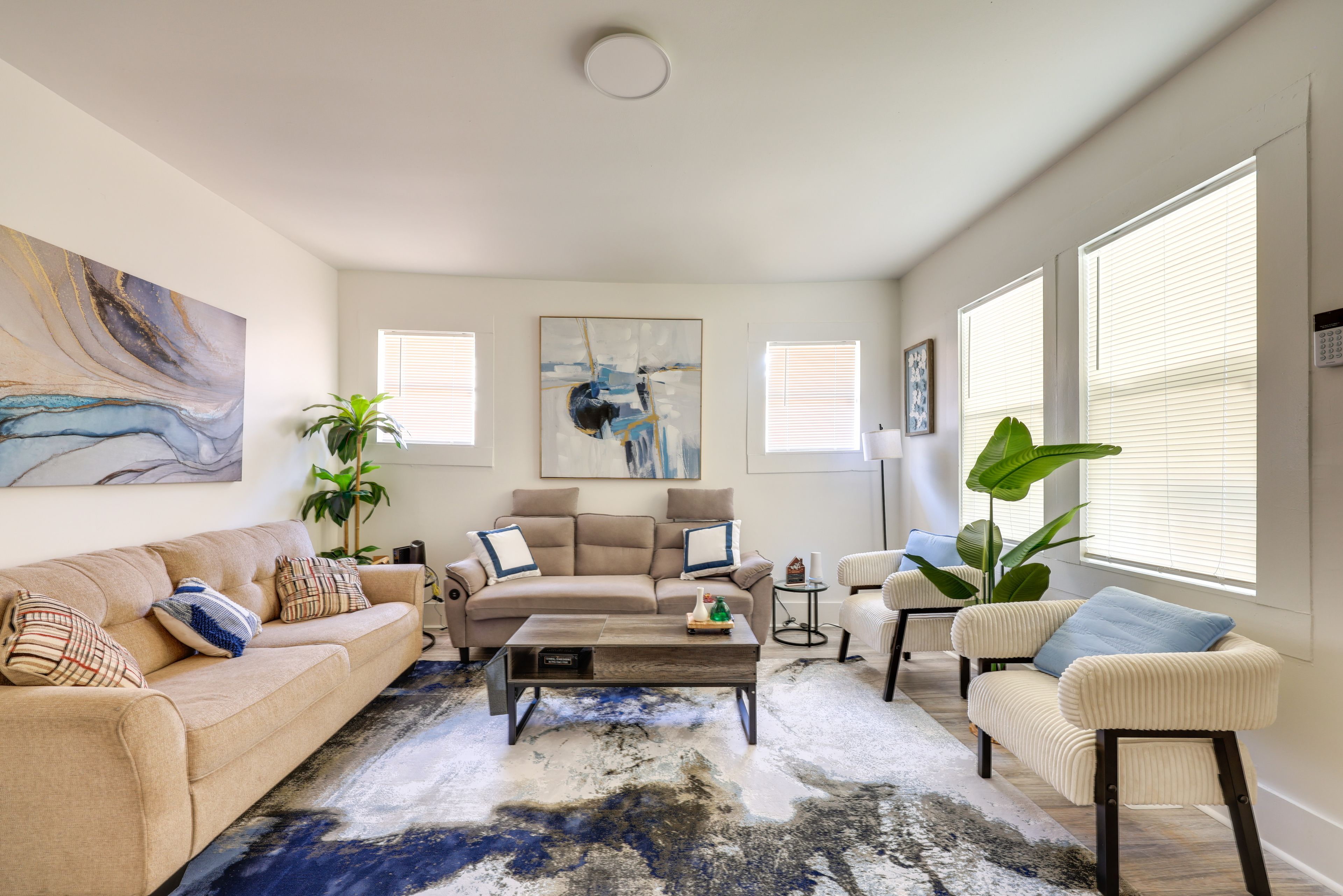 Living Room | Full Sleeper Sofa | Free WiFi | Central A/C & Heat | Smart TV