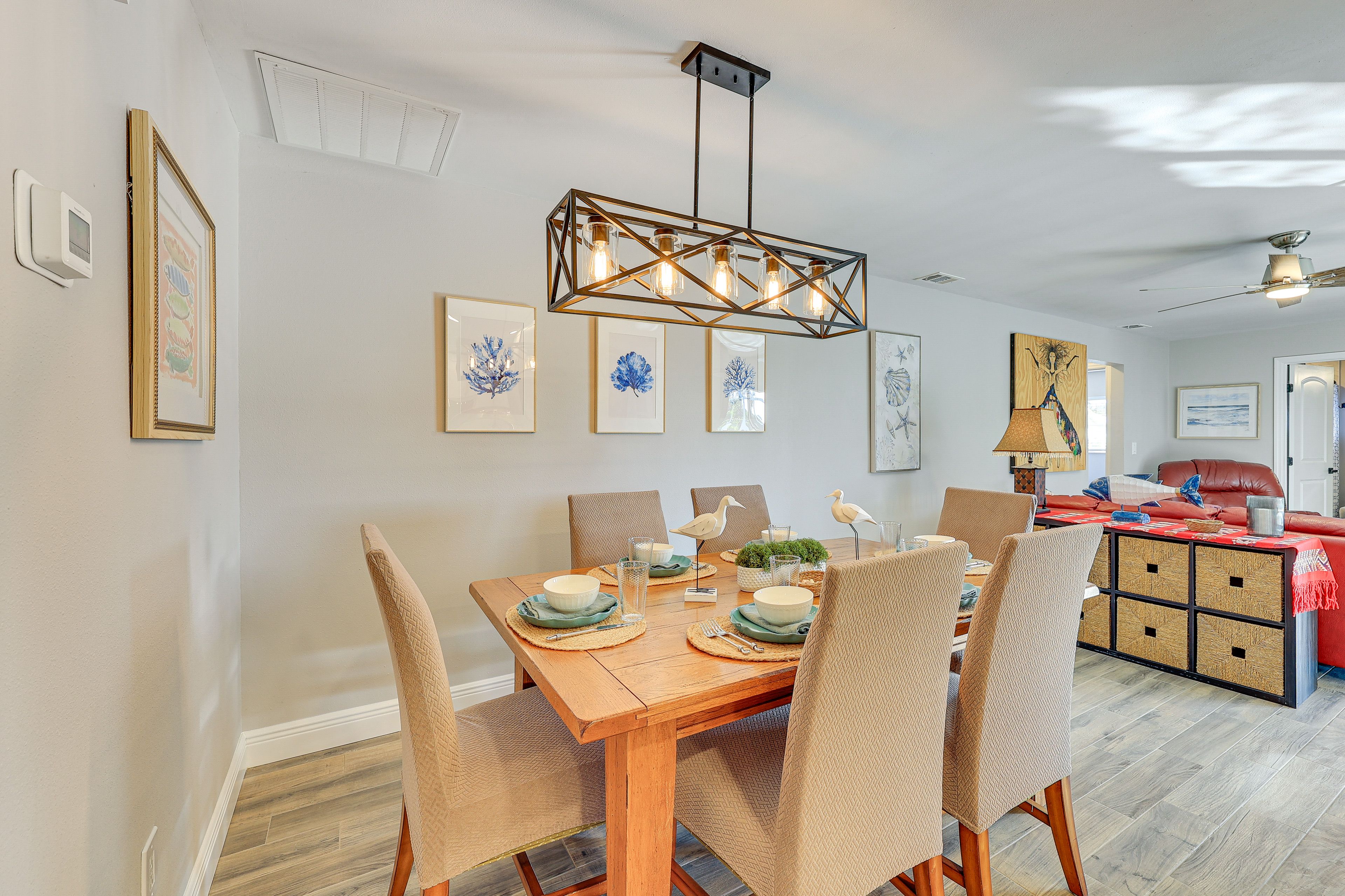 Dining Area | Dishware & Flatware Provided