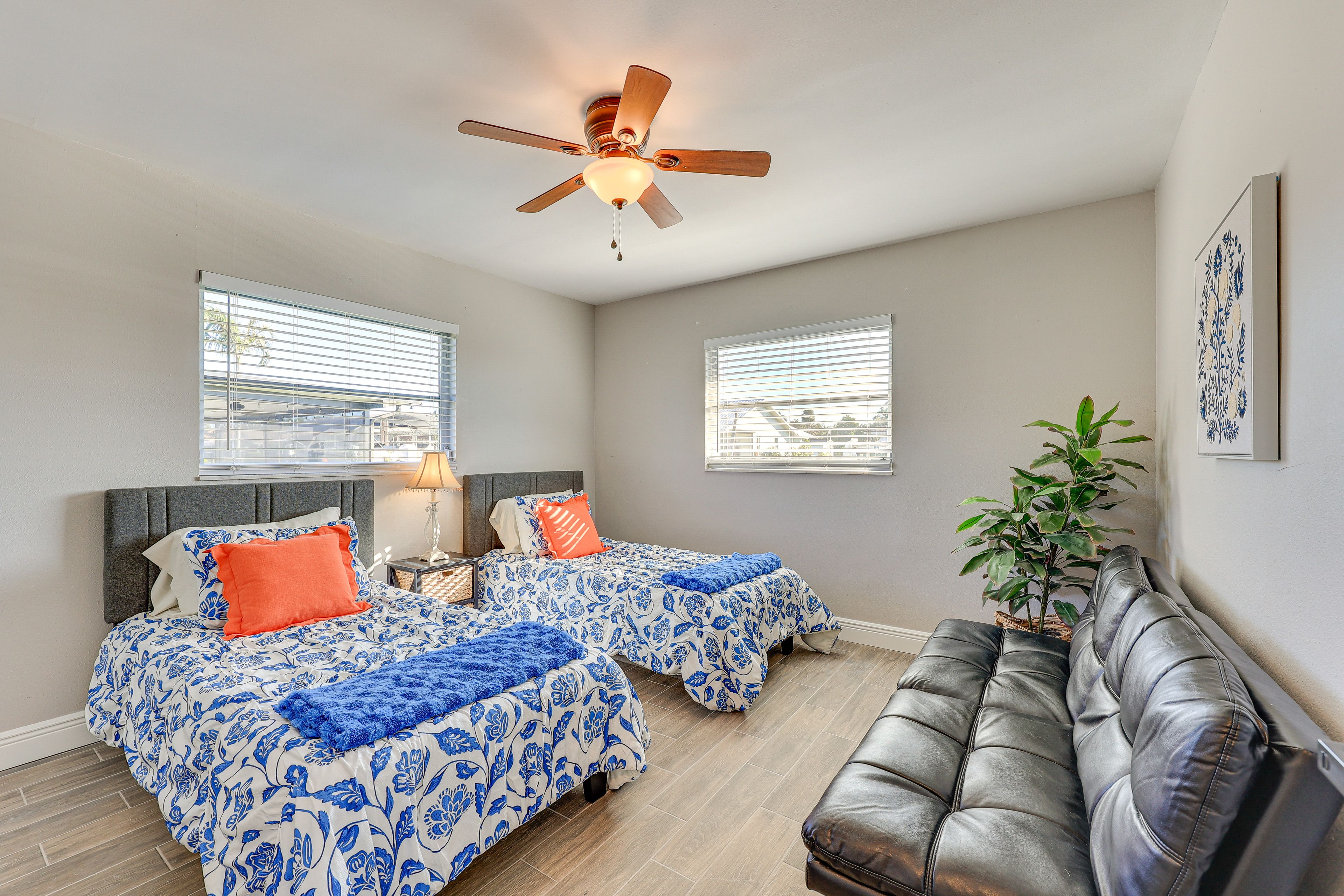 Bedroom 3 | 2 Twin Beds | Futon