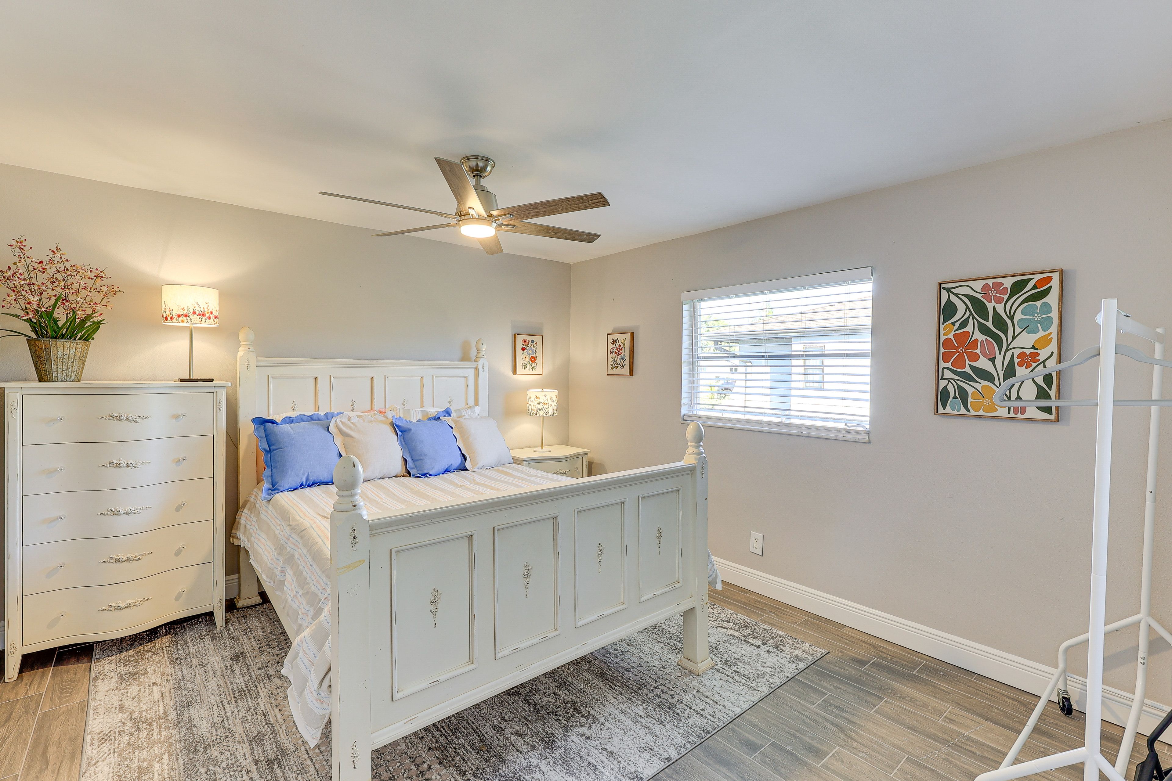 Bedroom 2 | Queen Bed