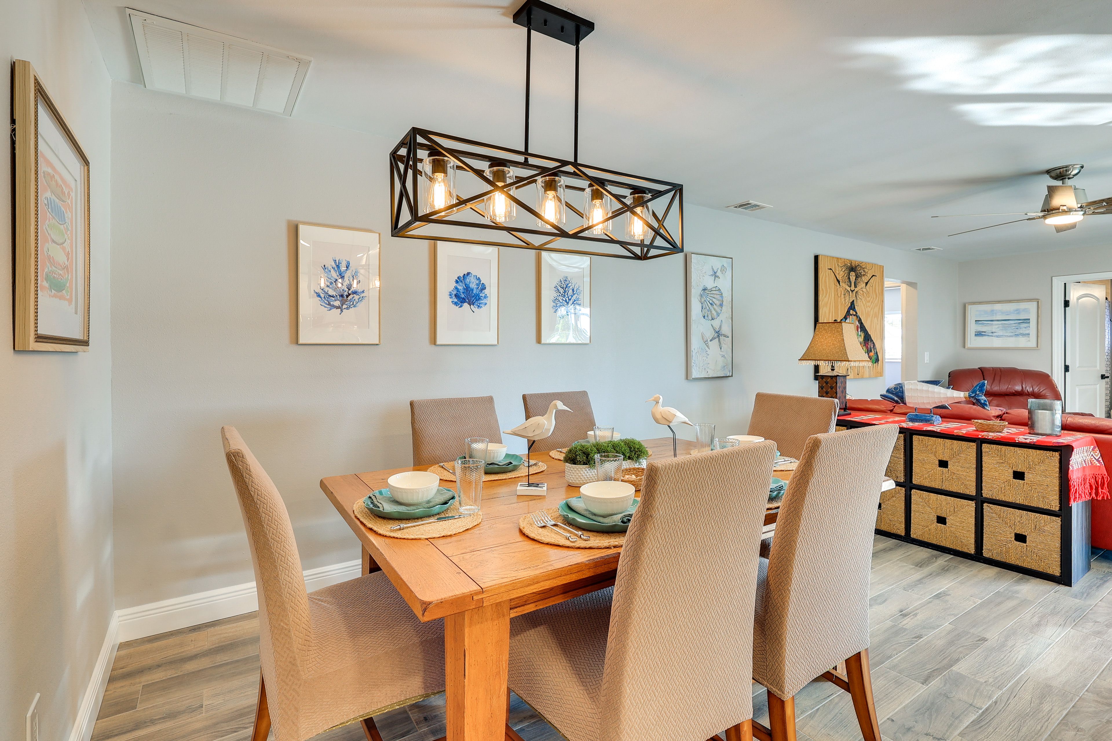 Dining Area | Dishware & Flatware Provided