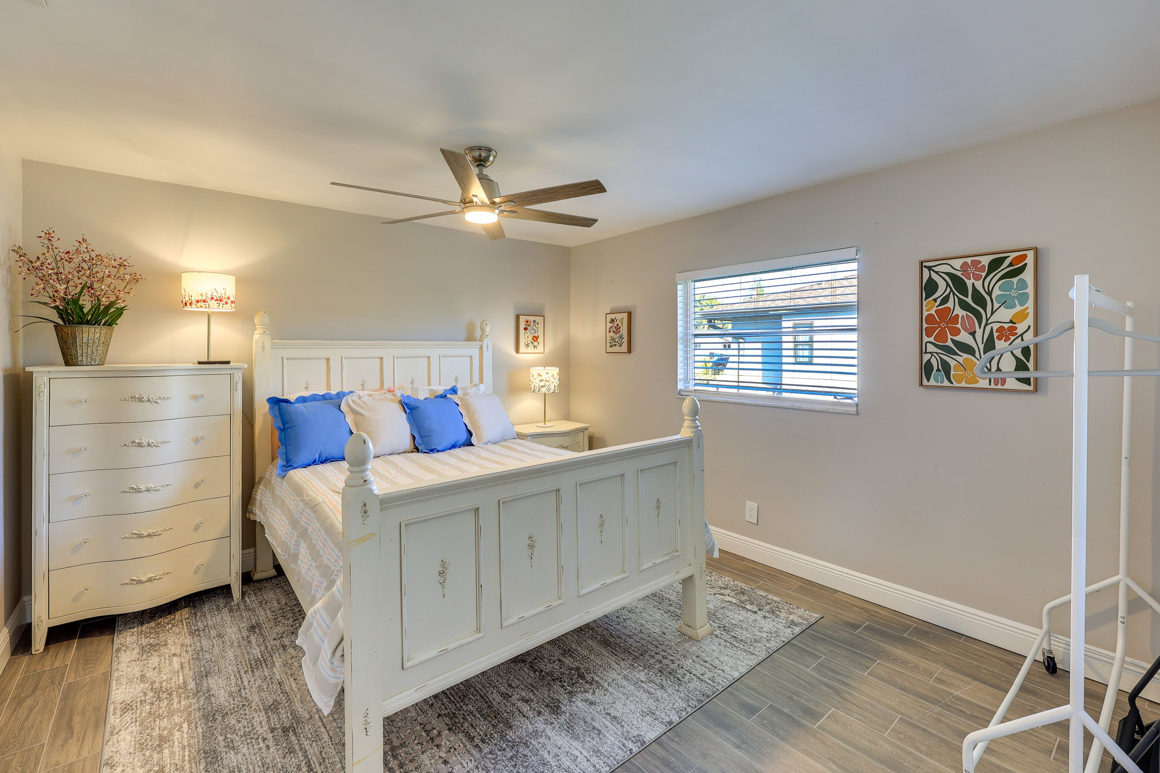 Bedroom 2 | Queen Bed