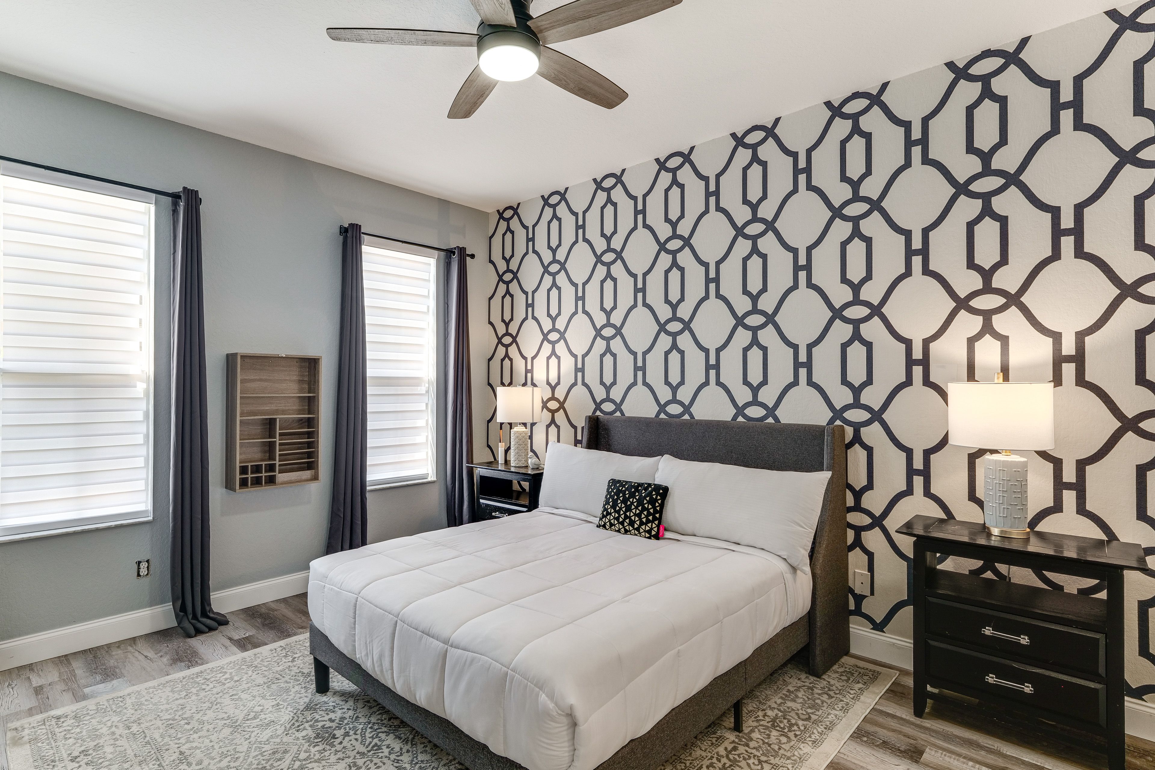 Bedroom 1 | Queen Bed | Linens Provided | 1st Floor