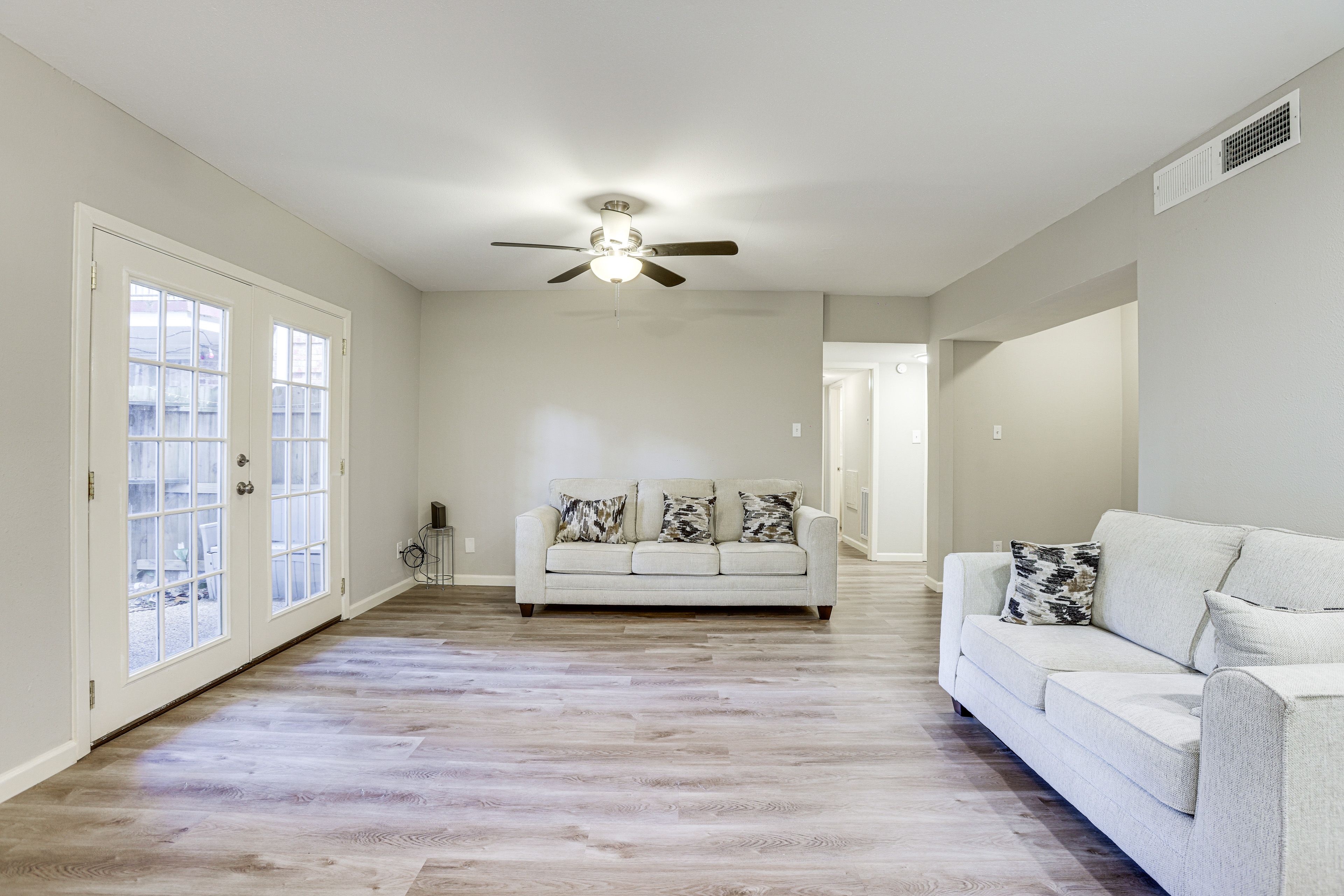 Living Room | Free WiFi | Smart TV