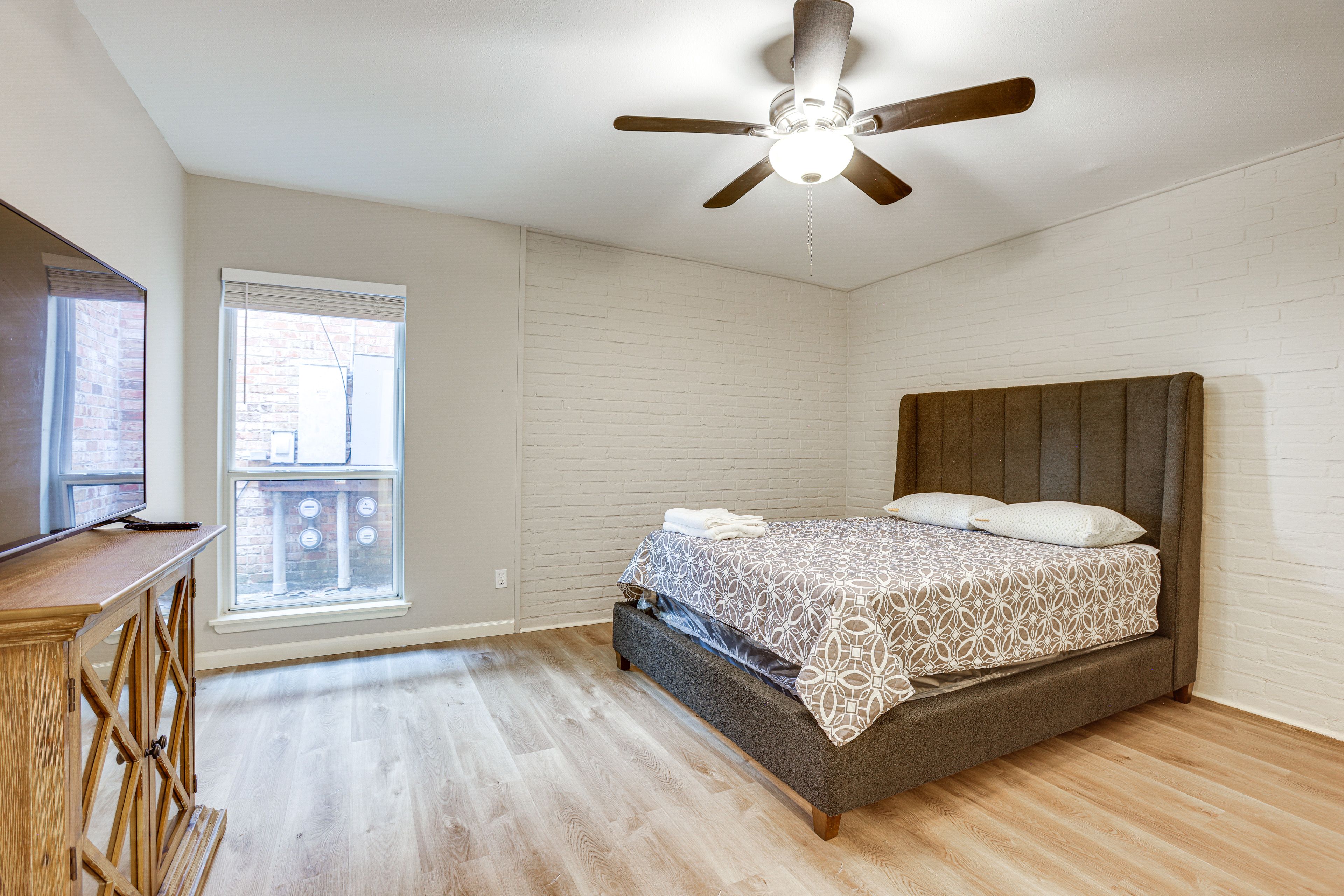 Bedroom 1 | Queen Bed | En-Suite Bathroom