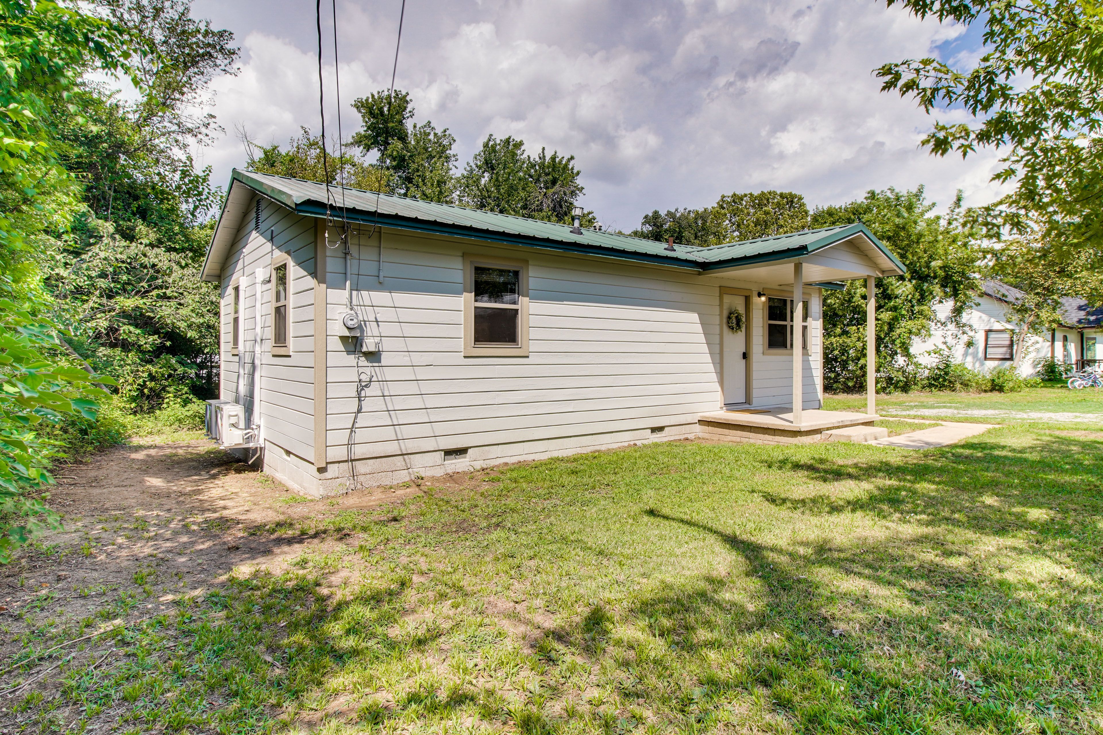 Parking | Driveway (4 Vehicles) | Trailer/Boat Parking Allowed