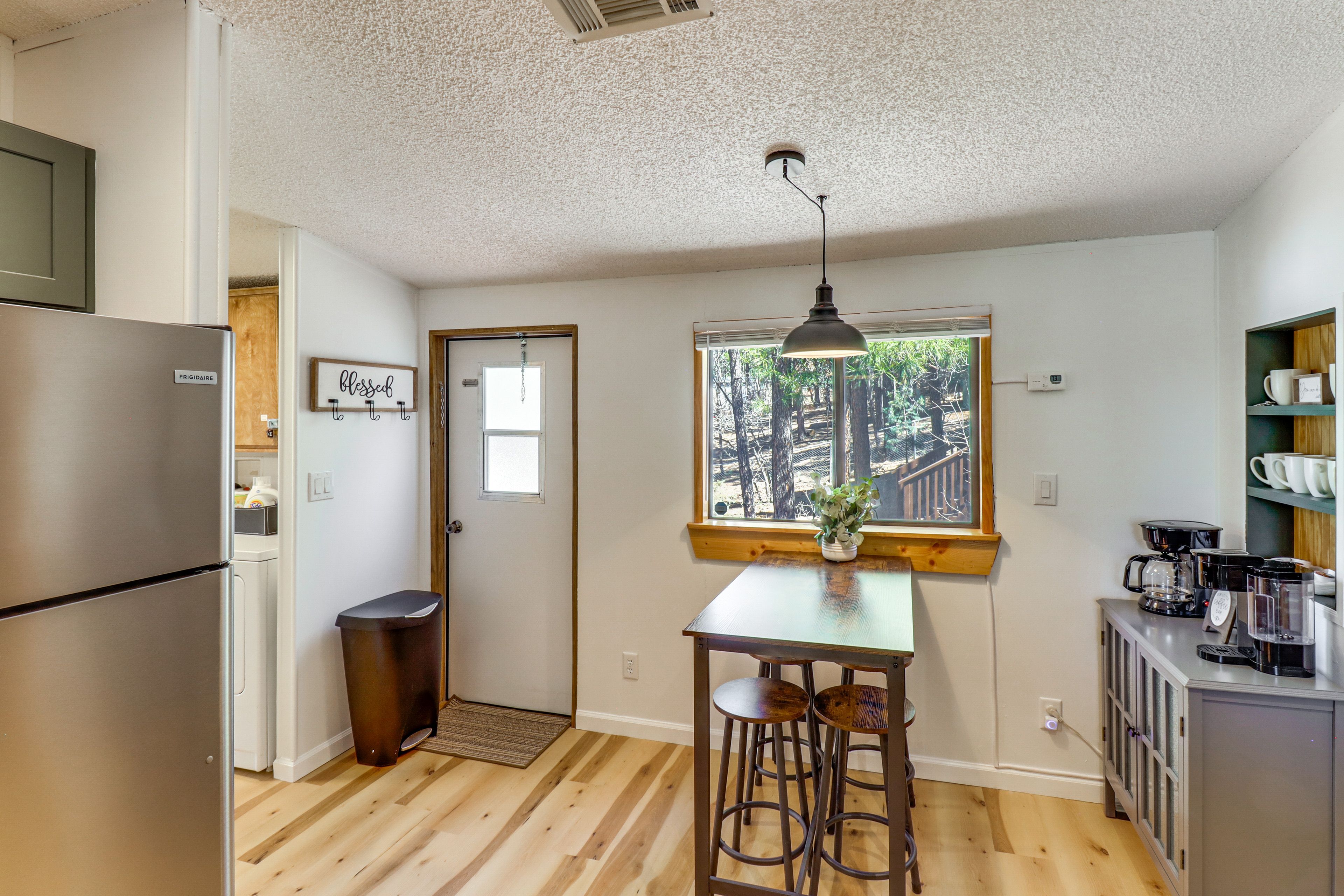 Dining Area | Dishware/Flatware Provided | Coffee Bar