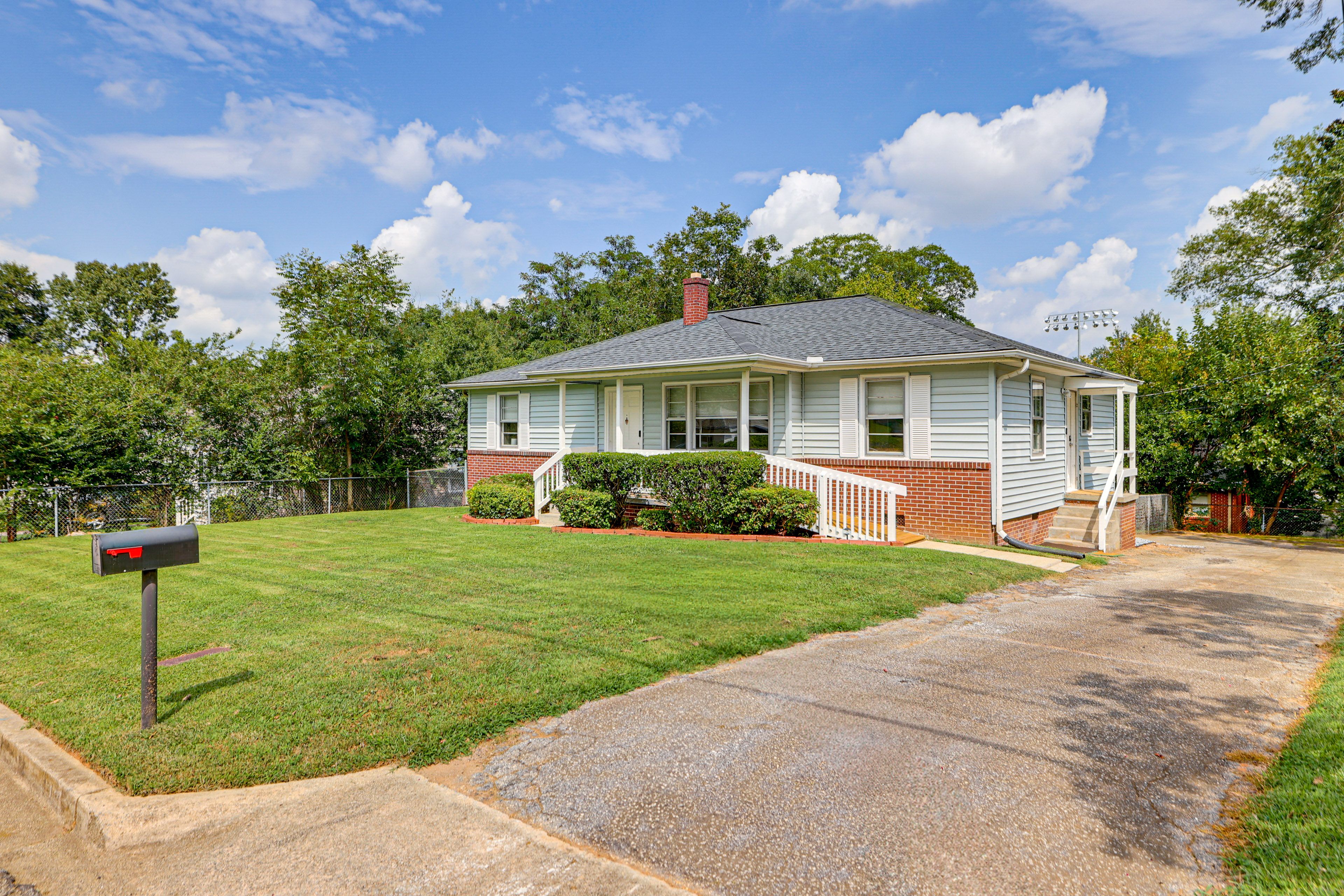 Parking | Driveway (4 Vehicles)