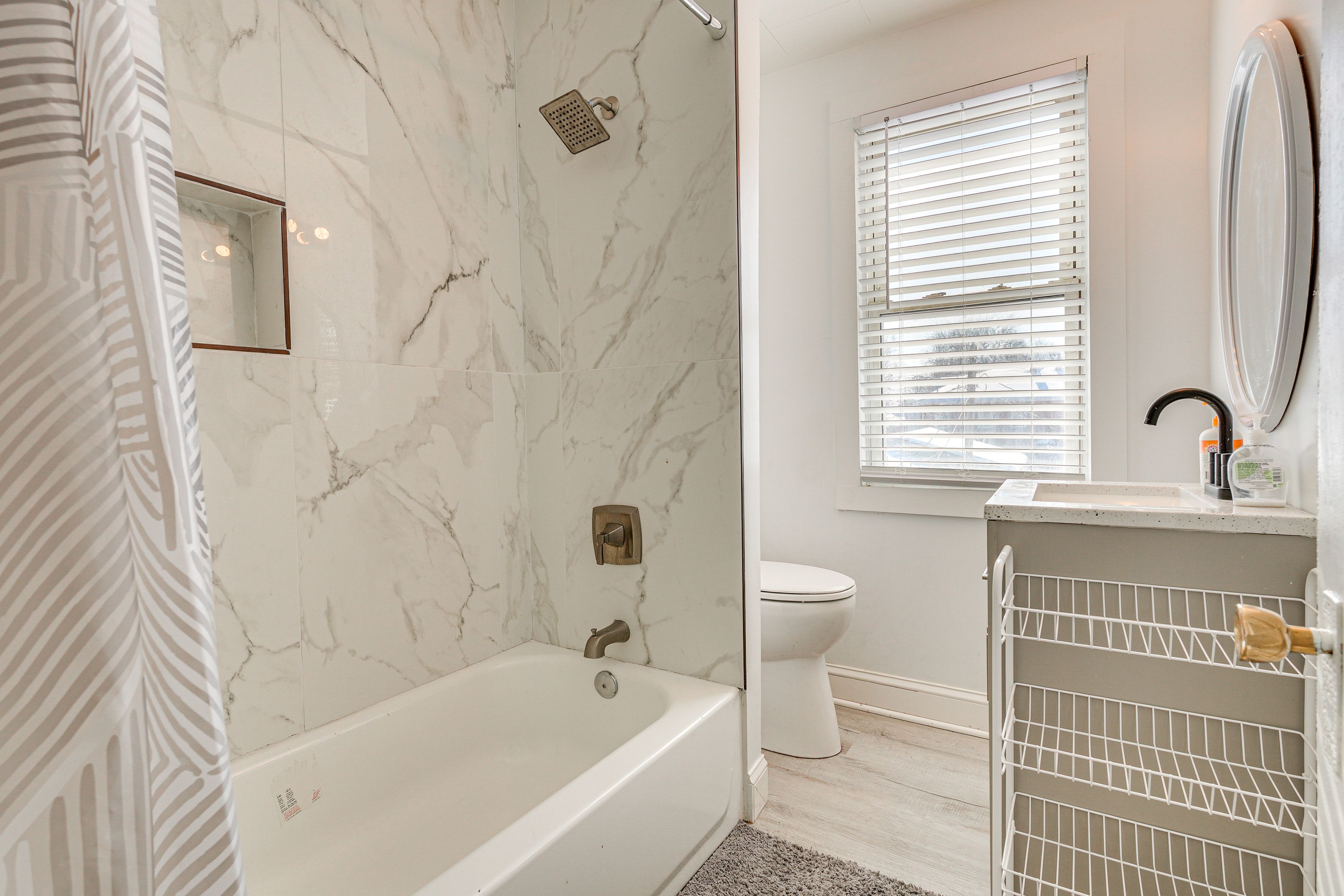 Full Bathroom | 2nd Floor